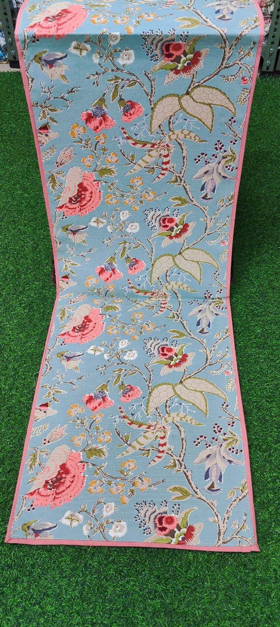 Pure casemate cotton table runner for 4/6 seater tables.