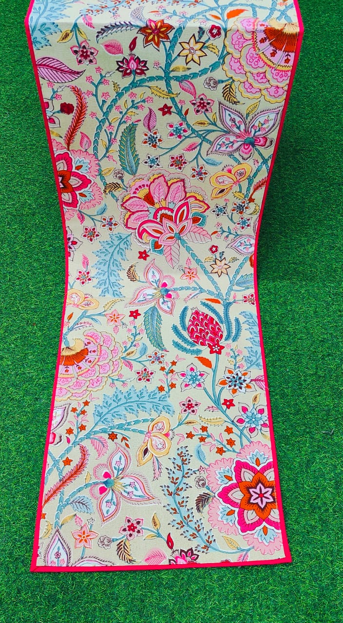 Pure casemate cotton table runner for 4/6 seater tables.