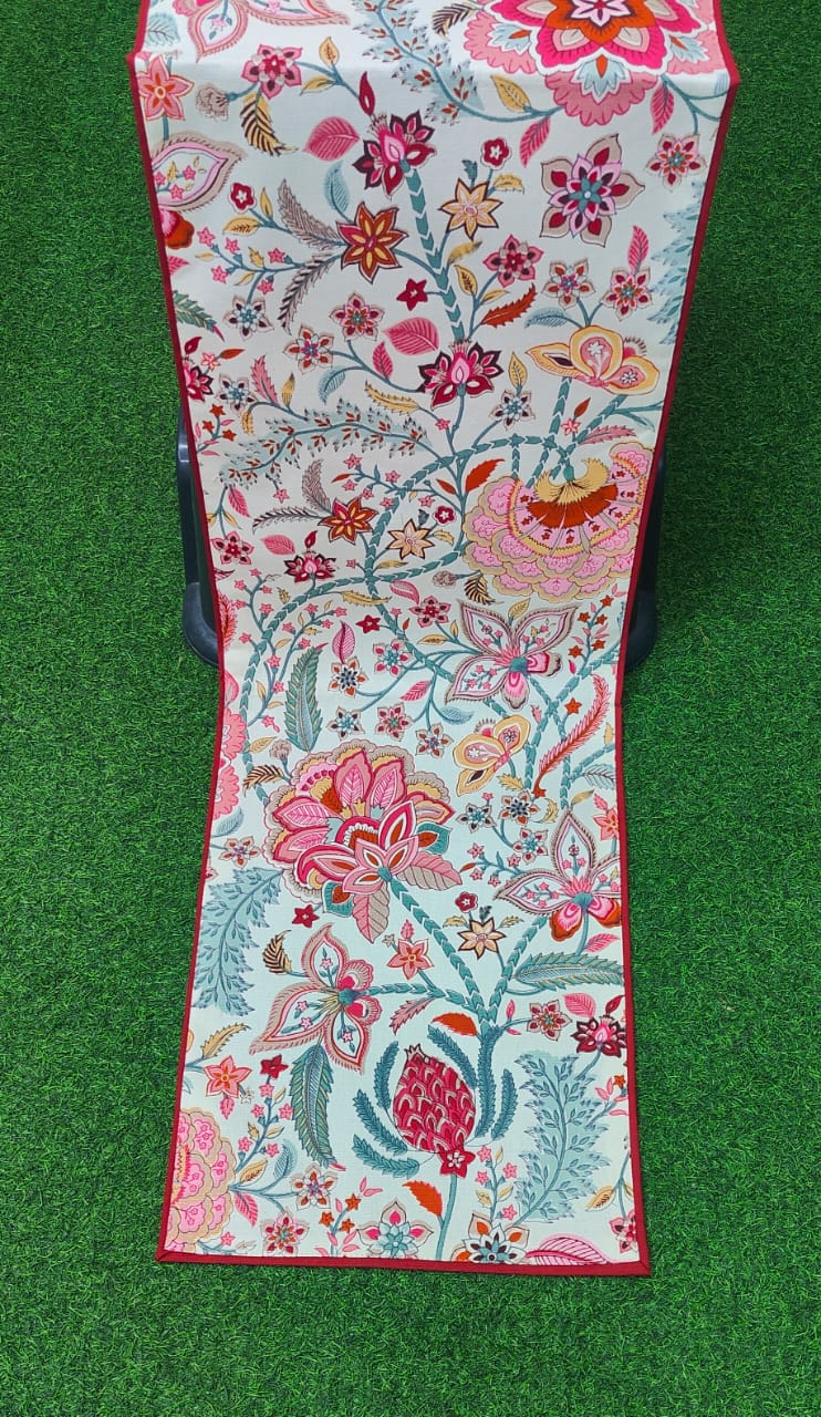 Pure casemate cotton table runner for 4/6 seater tables.