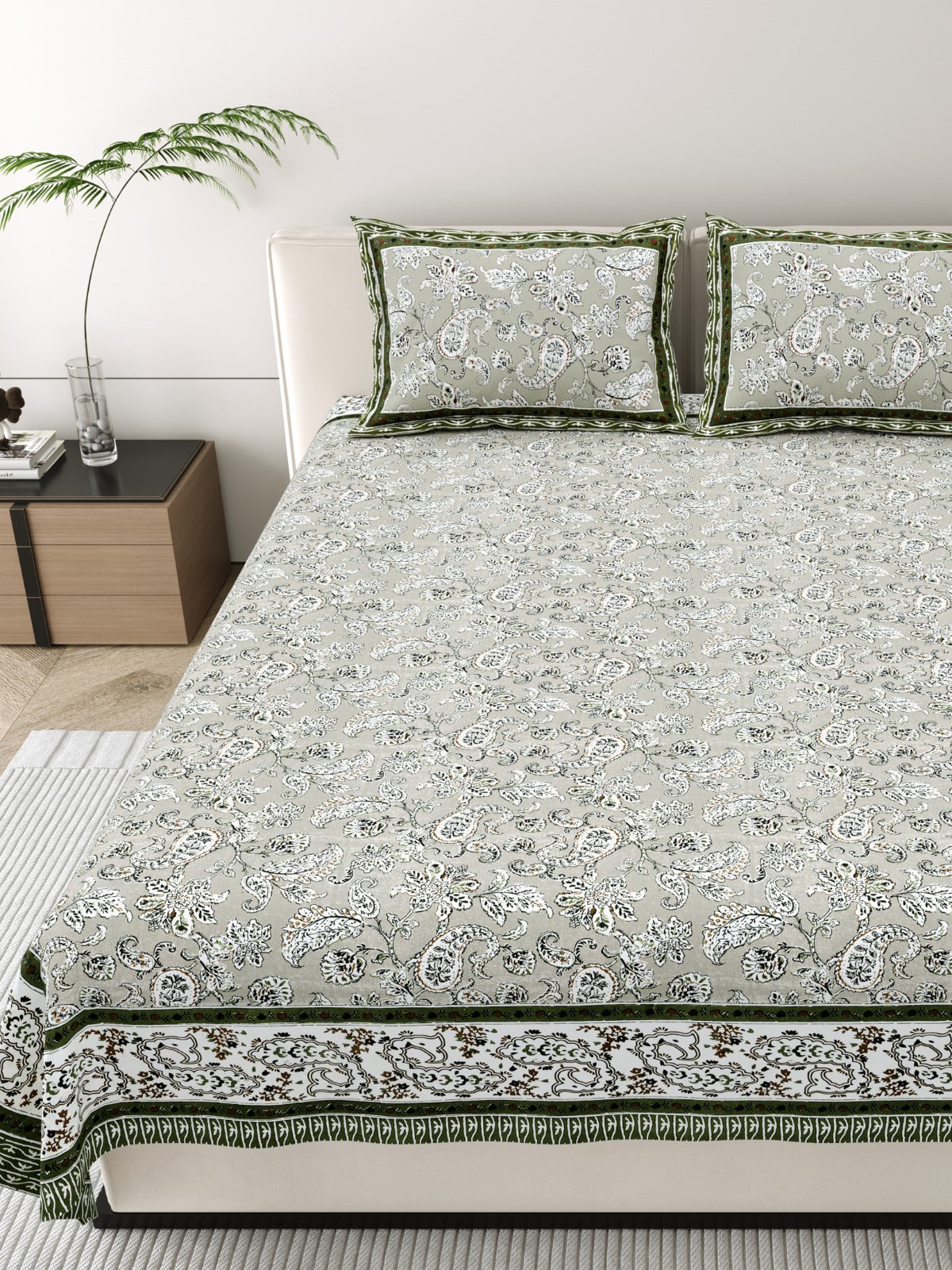 Pure cotton king size bedsheet with 2 pillow covers (100x108 inches)