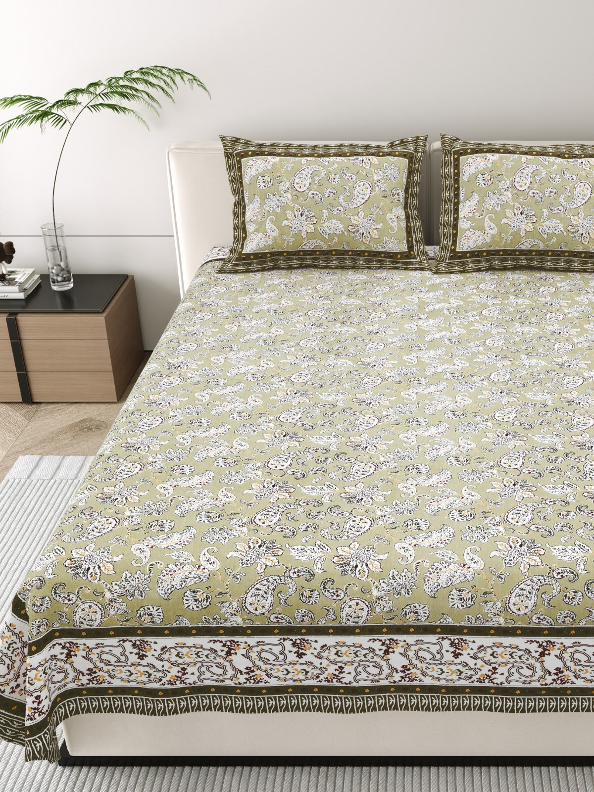 Pure cotton king size bedsheet with 2 pillow covers (100x108 inches)