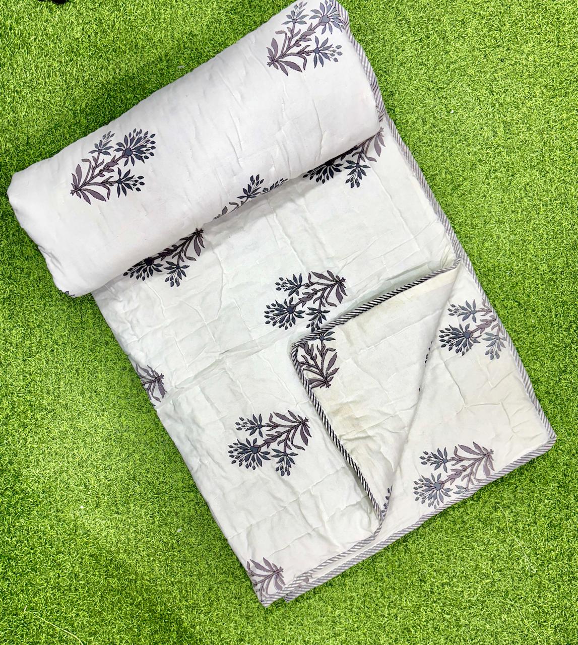 Pure cotton single screen printed reversible AC quilt (60x90 inches)