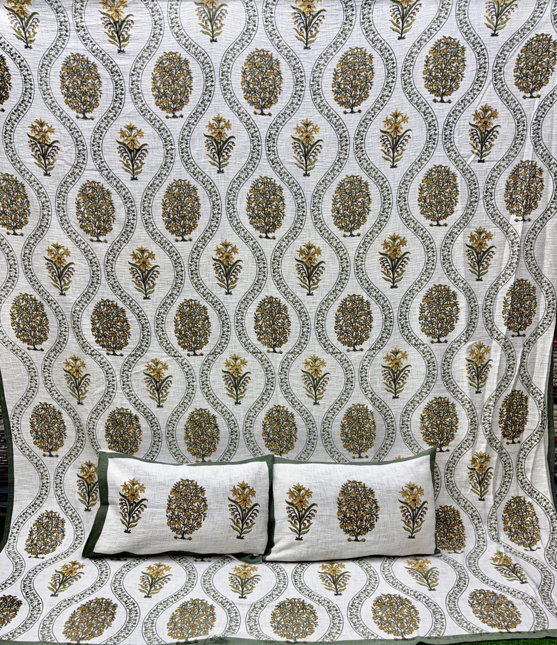 Pure TNT cotton printed double bedcover with 2 pillow covers (90x108 inches)