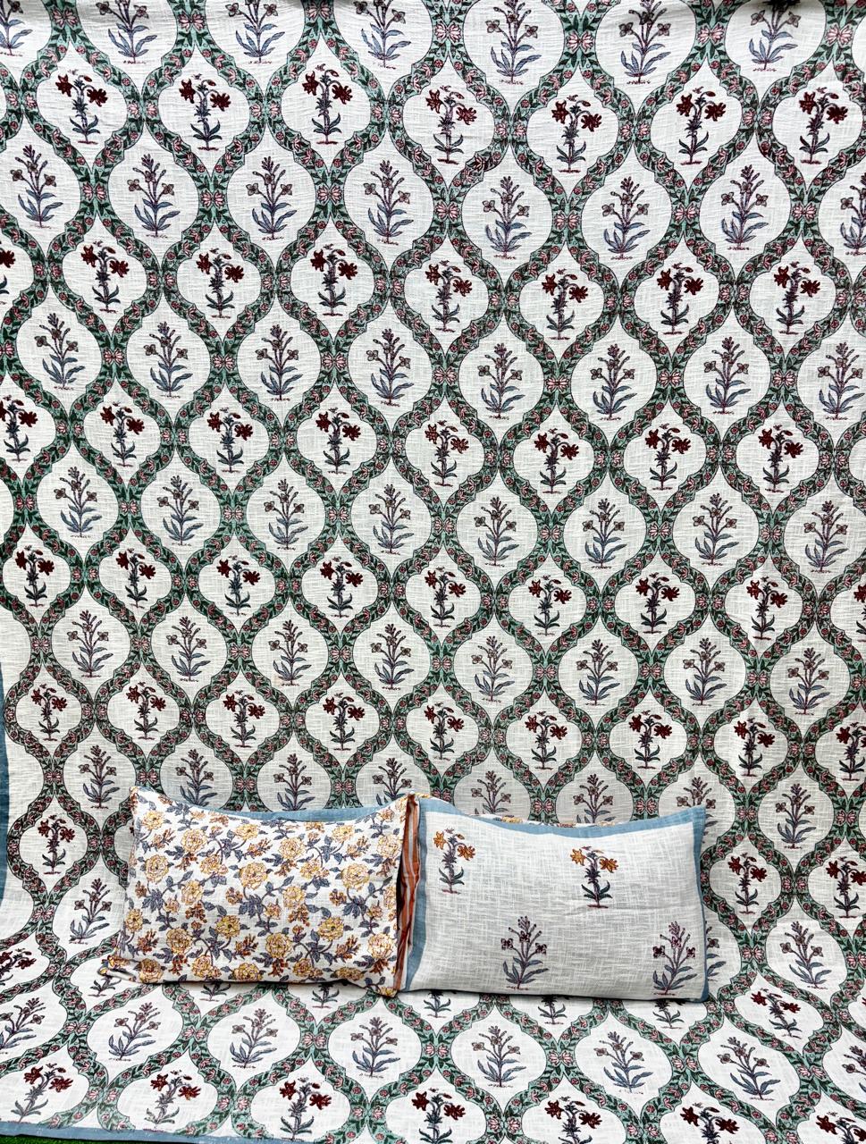 Pure TNT cotton printed double bedcover with 2 pillow covers (90x108 inches)