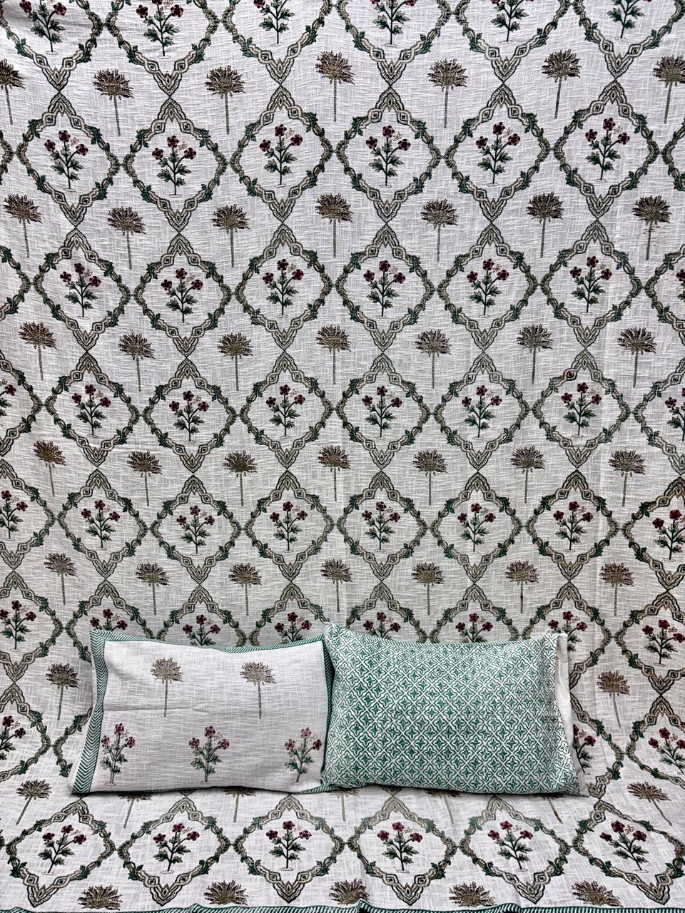 Pure TNT cotton printed double bedcover with 2 pillow covers (90x108 inches)