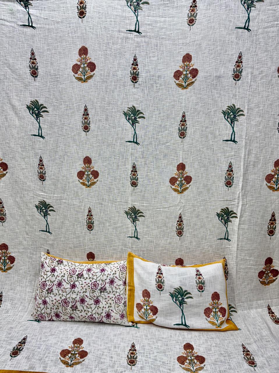 Pure TNT cotton printed double bedcover with 2 pillow covers (90x108 inches)