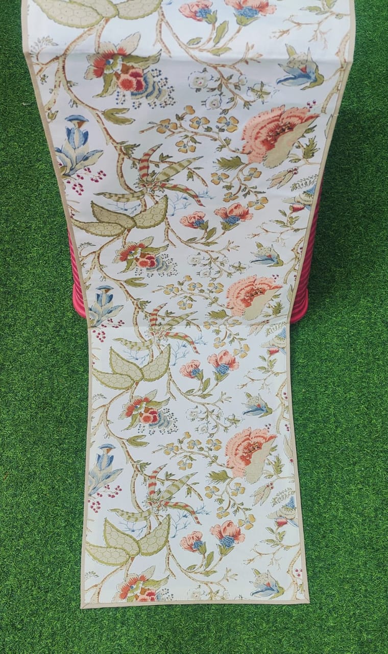 Pure casemate cotton table runner for 4/6 seater tables.