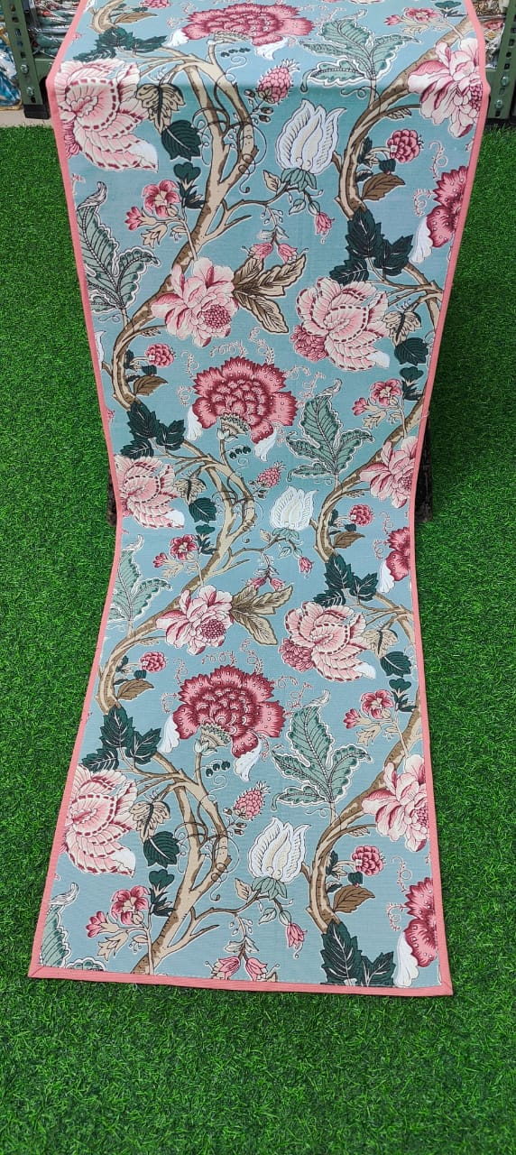 Pure casemate cotton table runner for 4/6 seater tables.