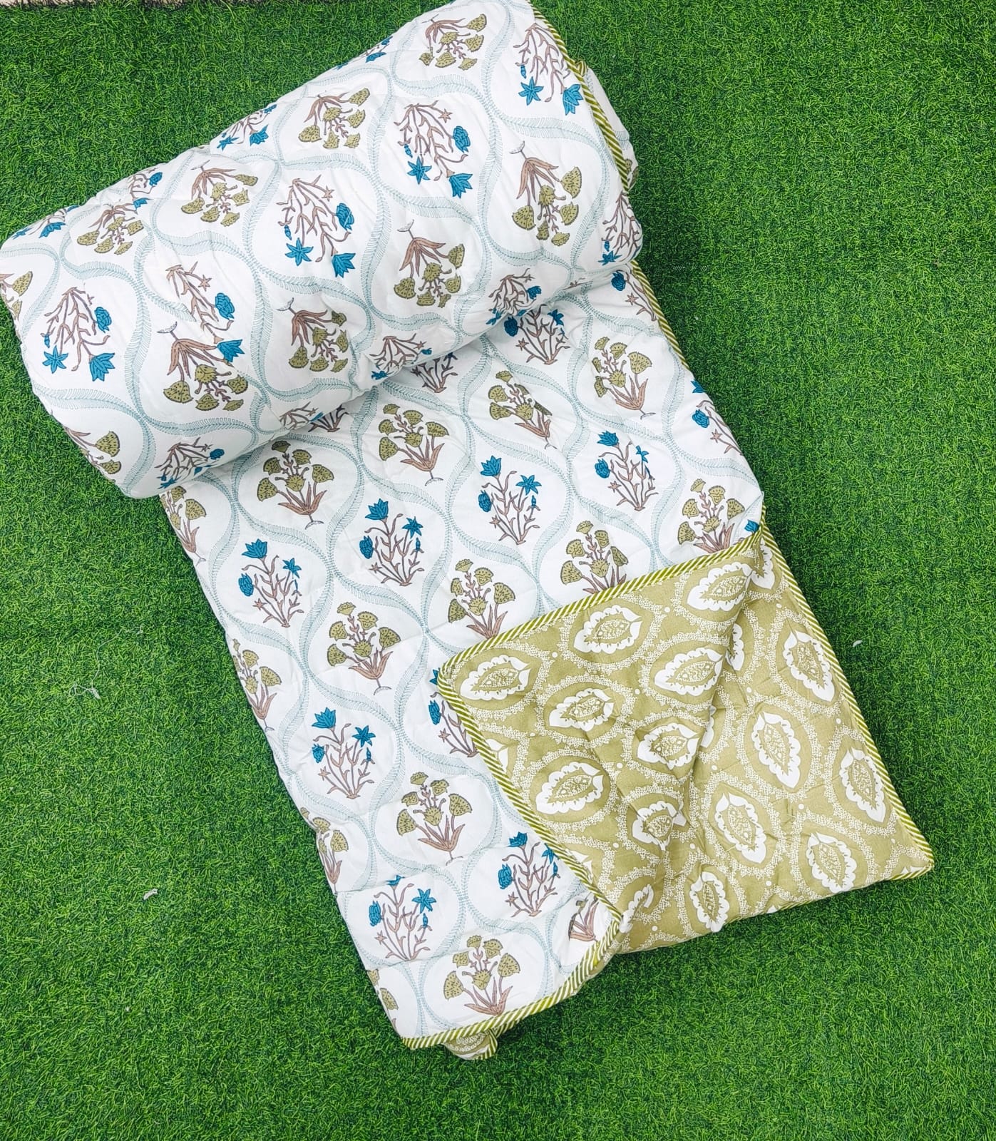 Pure cotton reversible and washable double razai (90x100 inches)