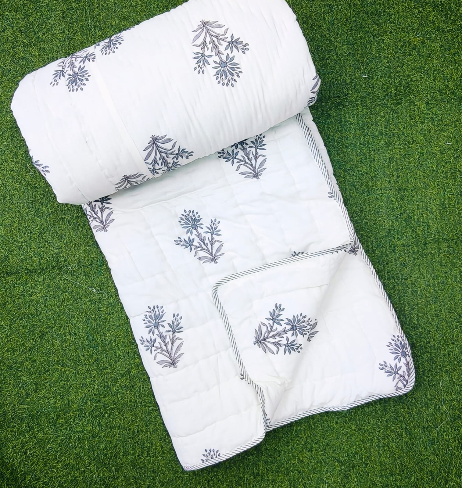 Pure cotton reversible and washable double razai (90x100 inches)