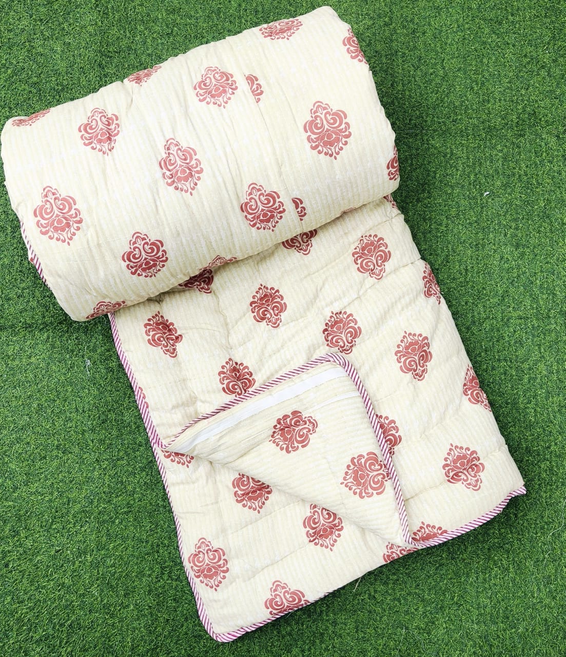 Pure cotton reversible and washable double razai (90x100 inches)