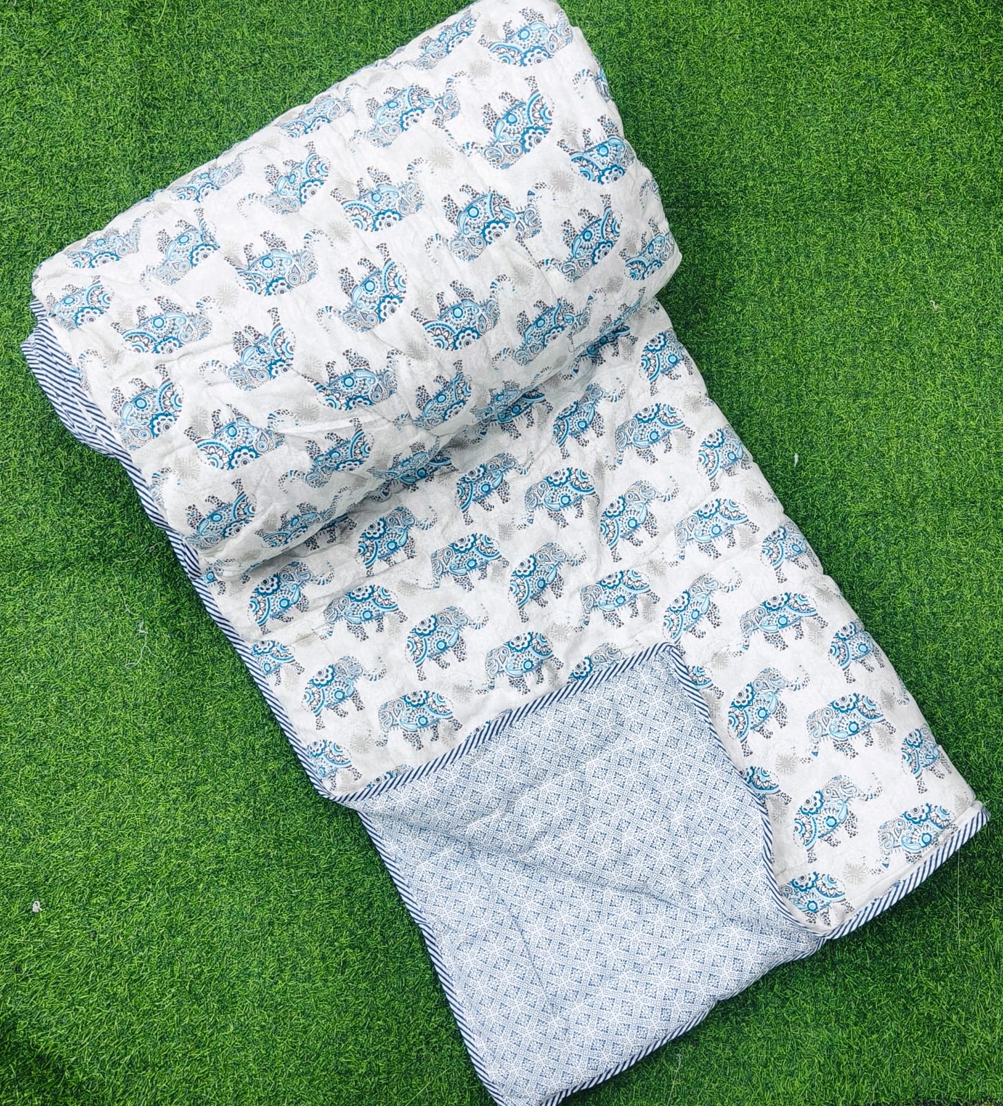 Pure cotton reversible and washable double razai (90x100 inches)