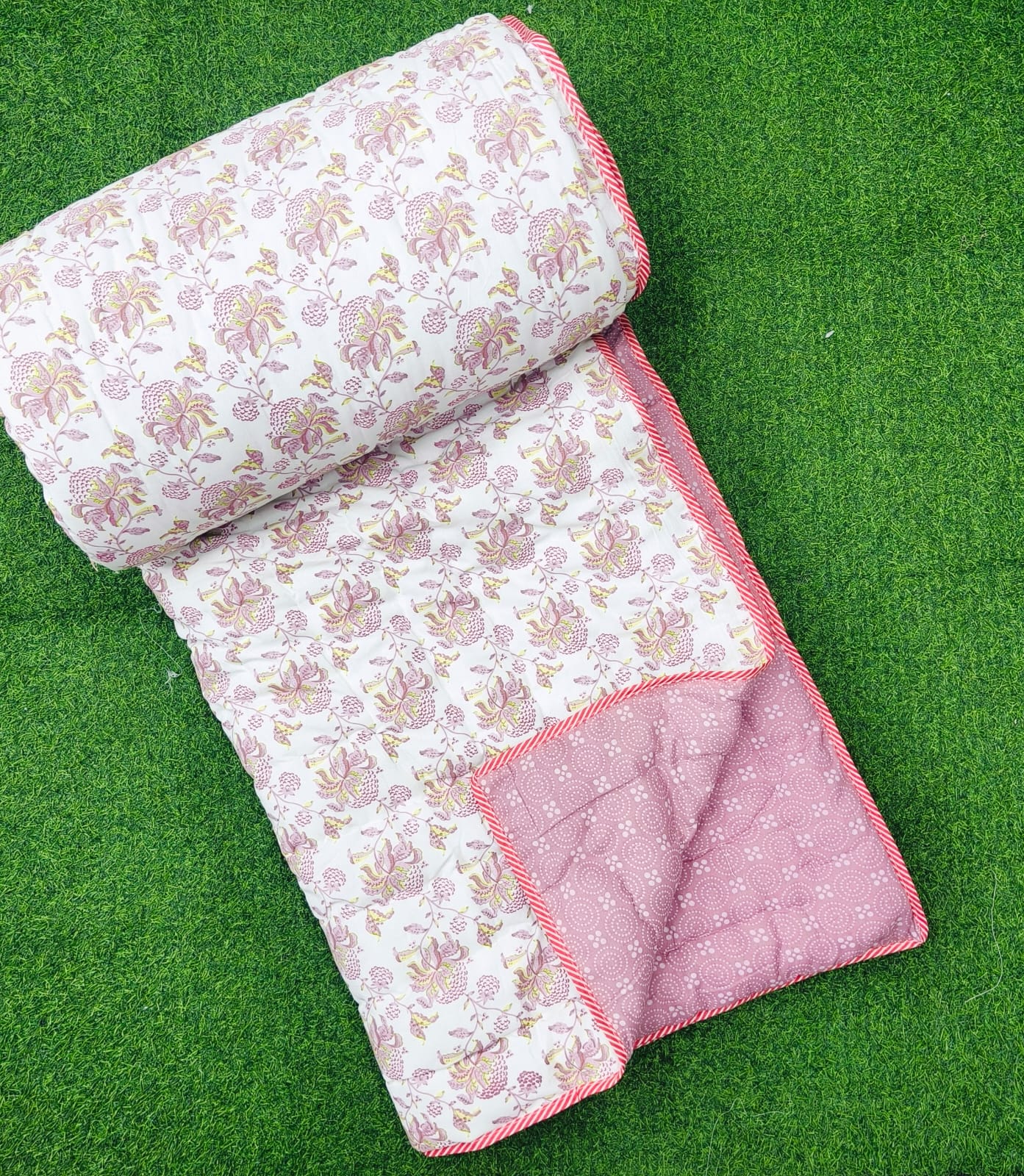 Pure cotton reversible and washable double razai (90x100 inches)