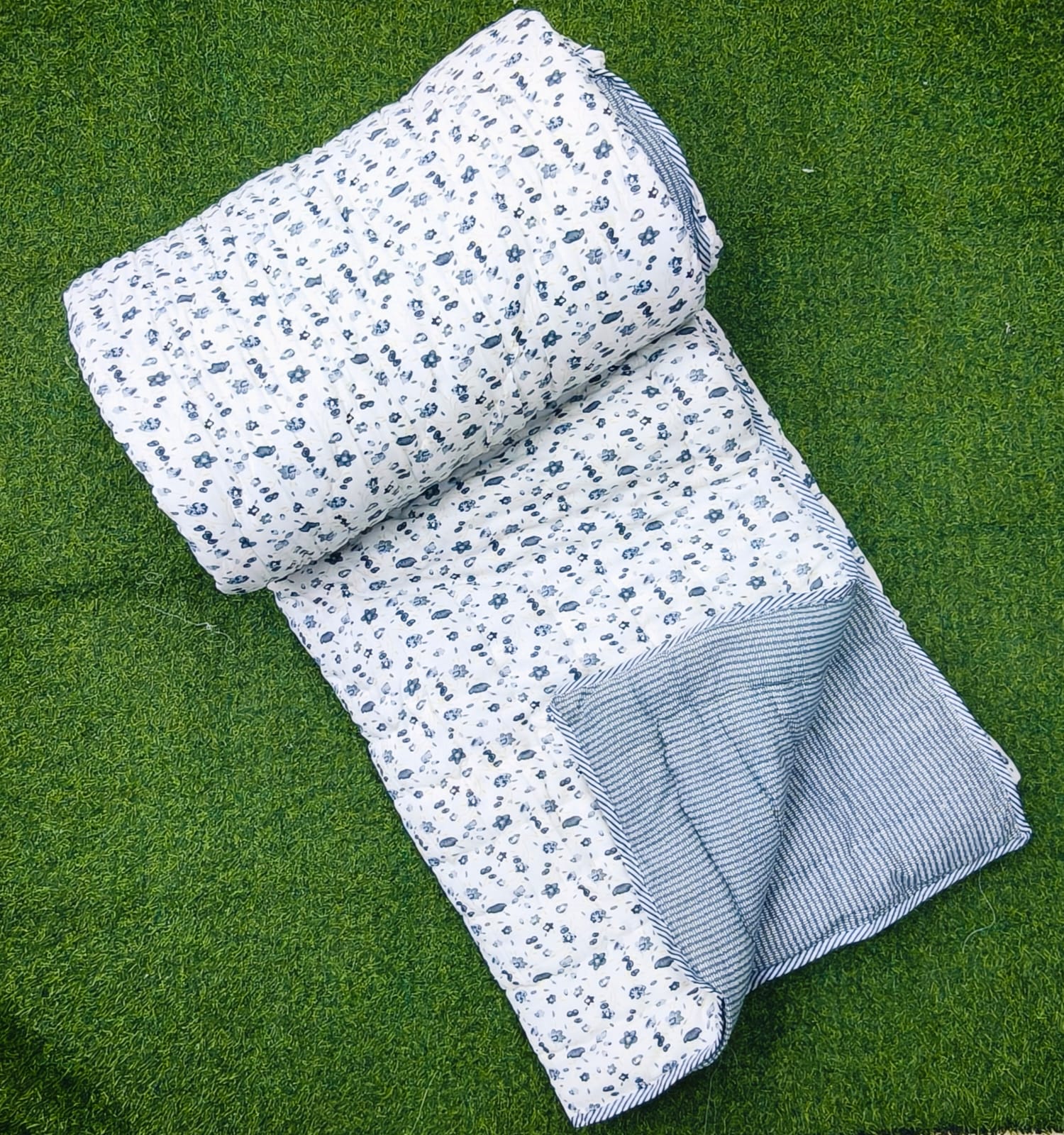 Pure cotton reversible and washable double razai (90x100 inches)