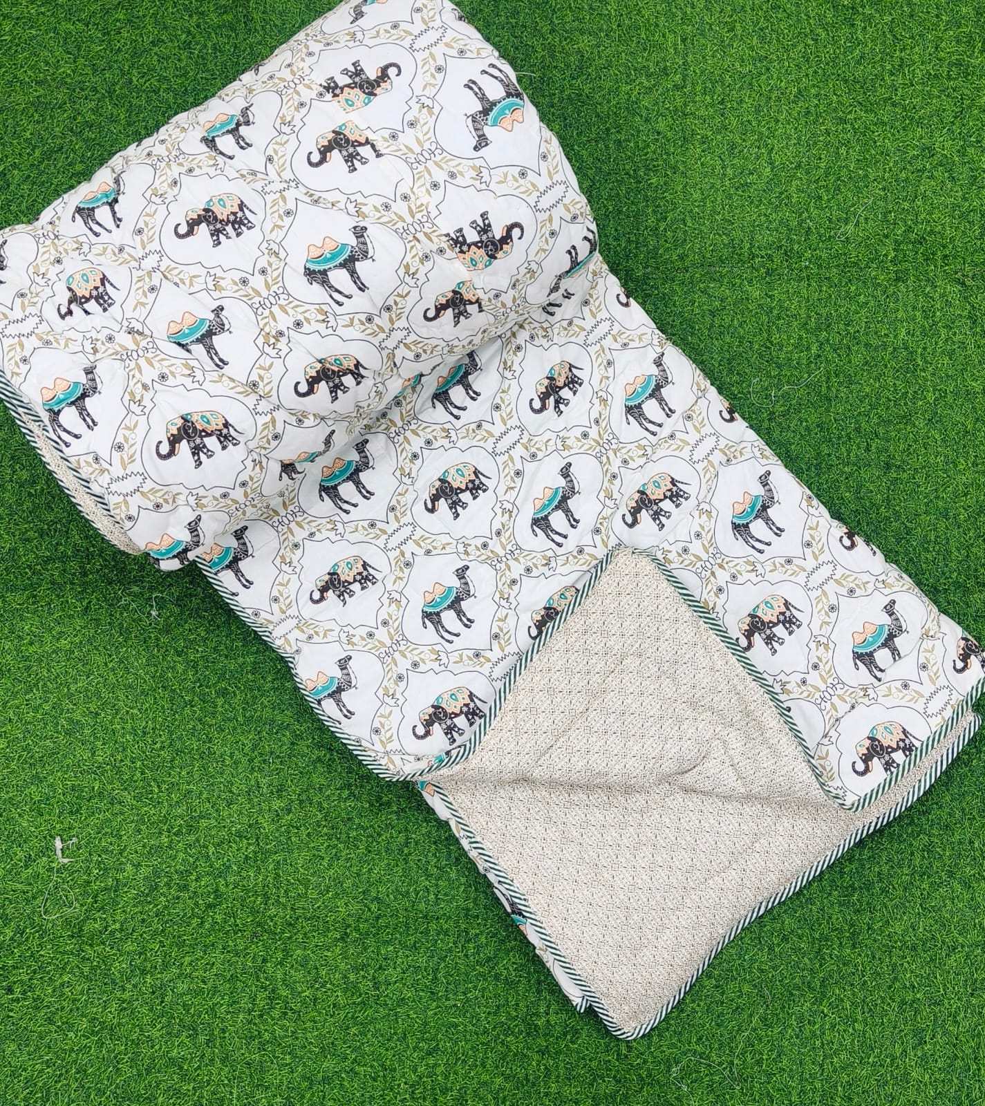 Pure cotton reversible and washable double razai (90x100 inches)