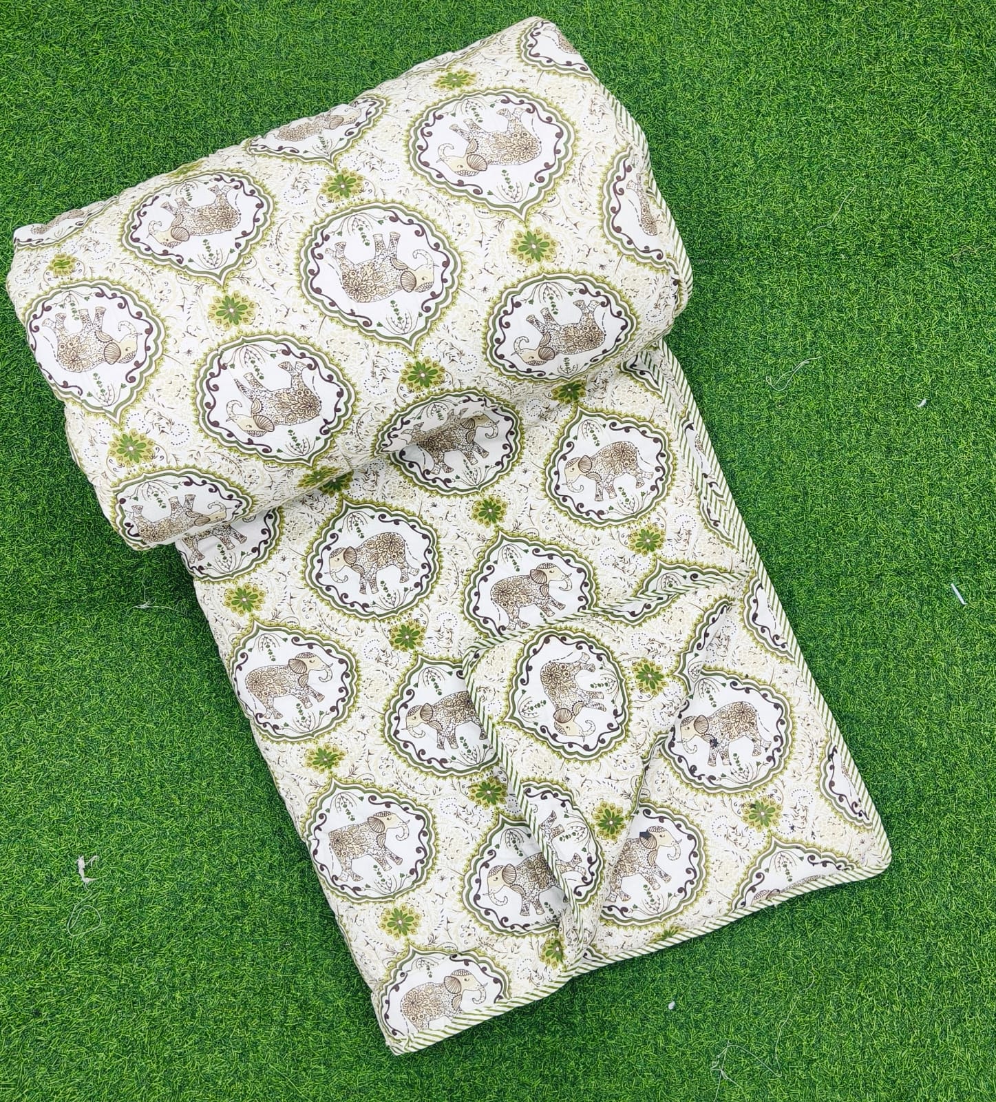 Pure cotton reversible and washable double razai (90x100 inches)