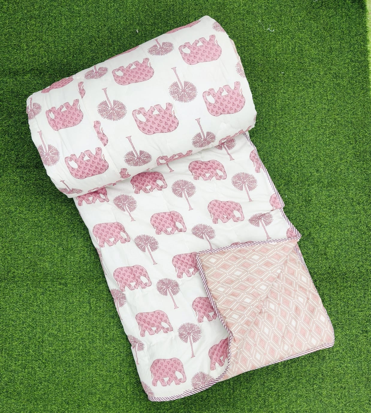 Pure cotton reversible and washable double razai (90x100 inches)