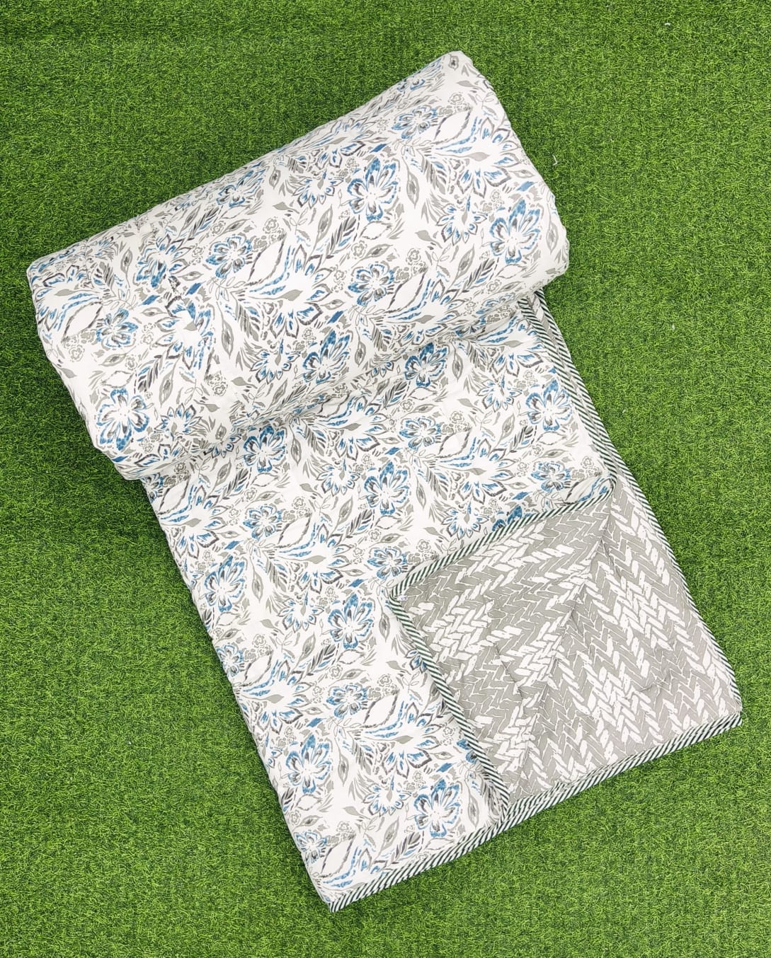 Pure cotton reversible and washable double razai (90x100 inches)