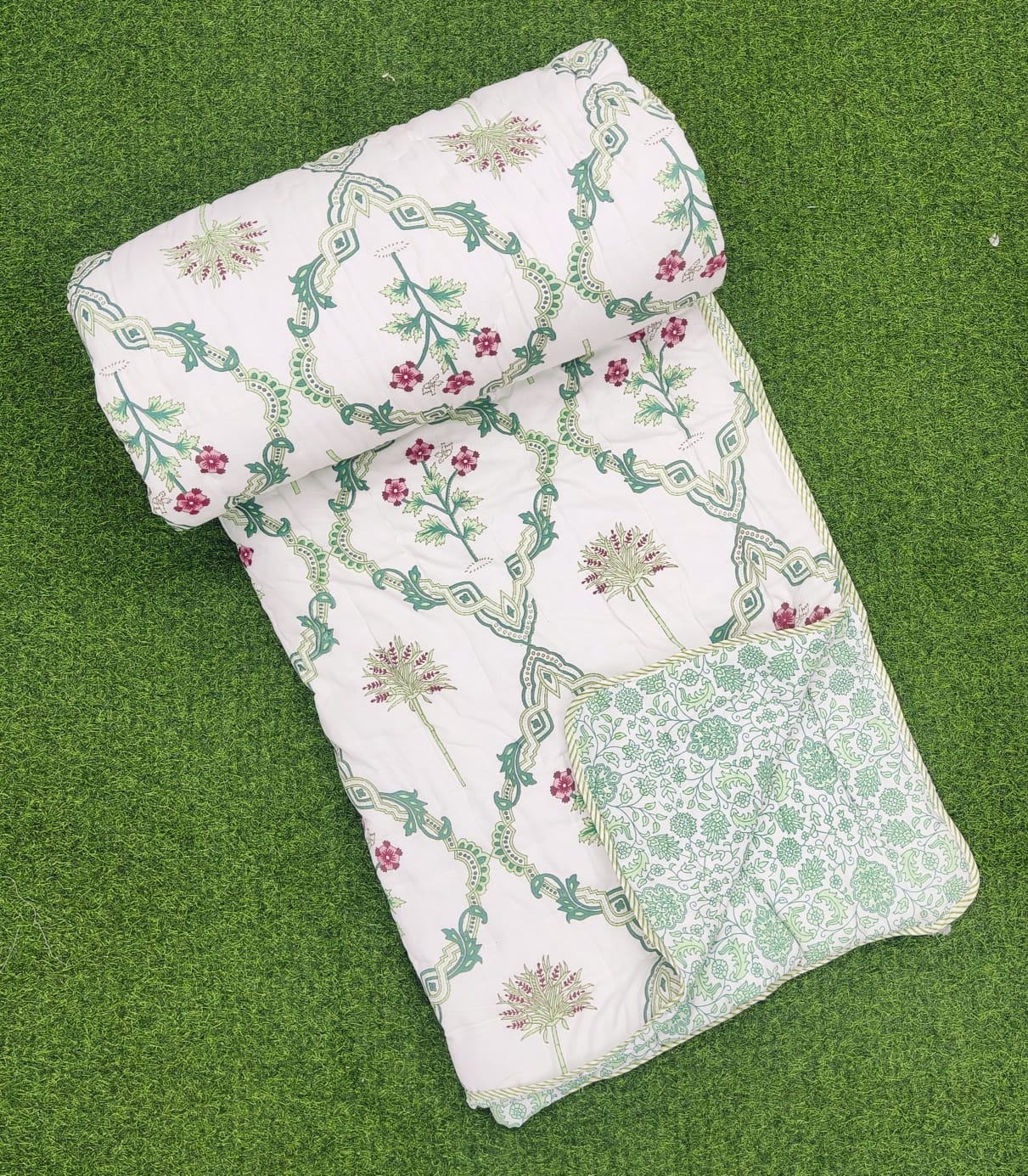 Pure cotton reversible and washable double razai (90x100 inches)
