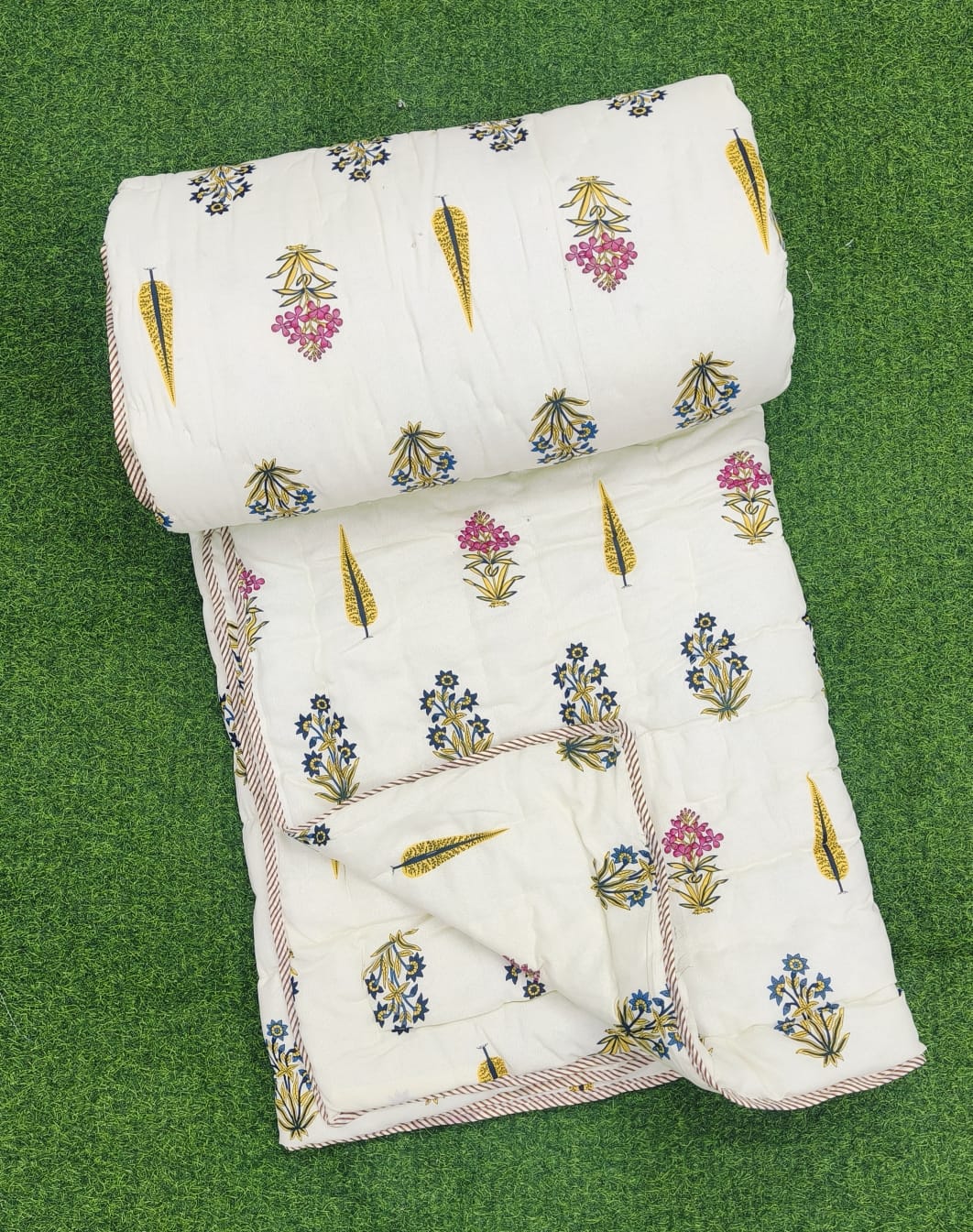 Pure cotton reversible and washable double razai (90x100 inches)