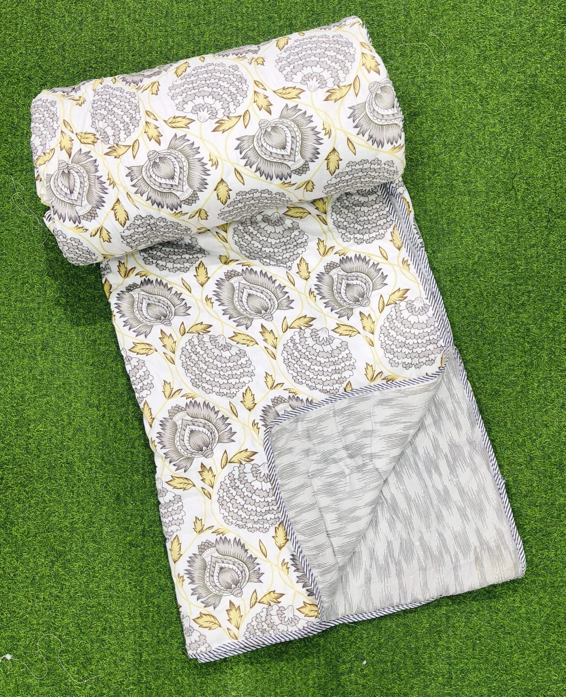 Pure cotton reversible and washable double razai (90x100 inches)