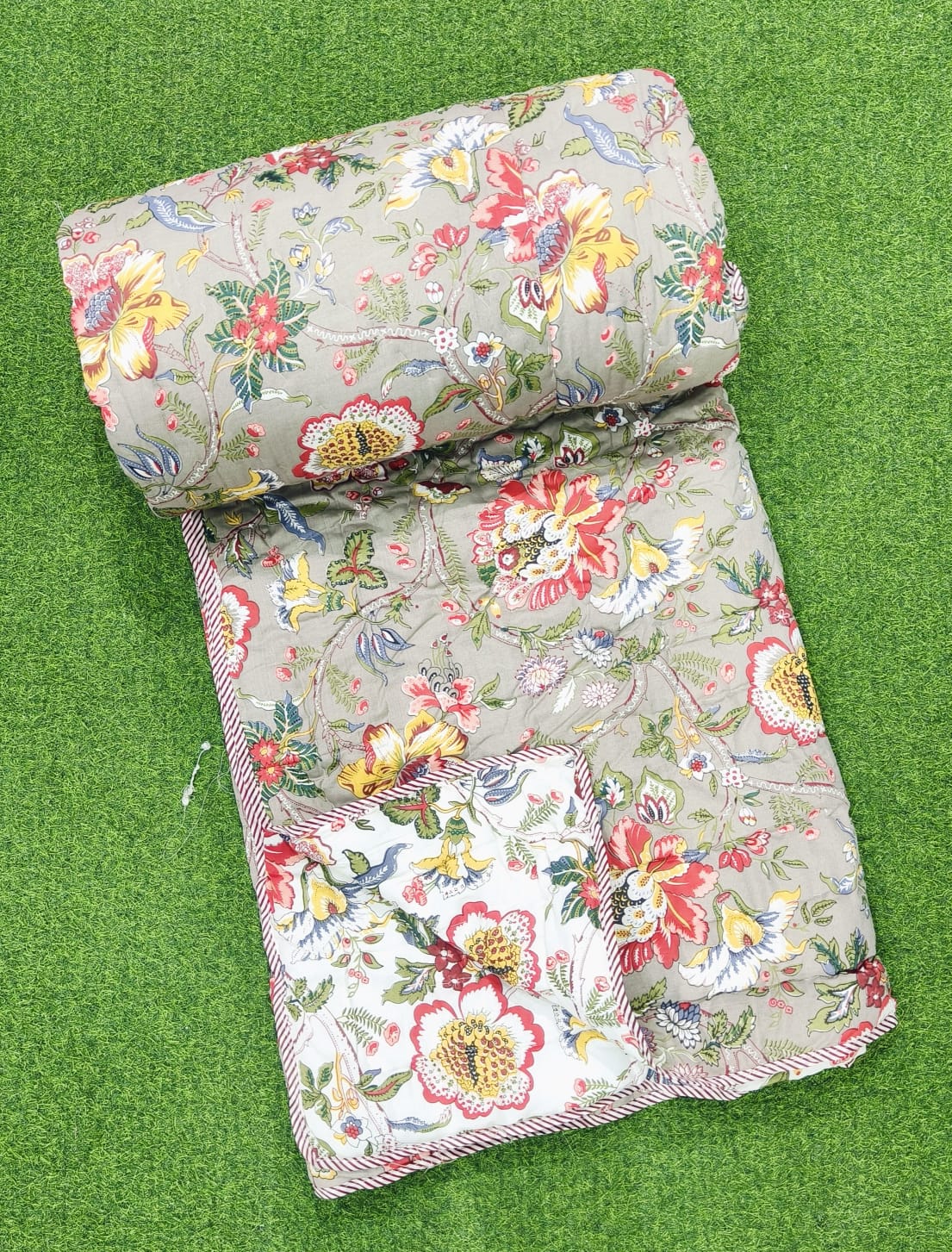 Pure cotton reversible and washable double razai (90x100 inches)