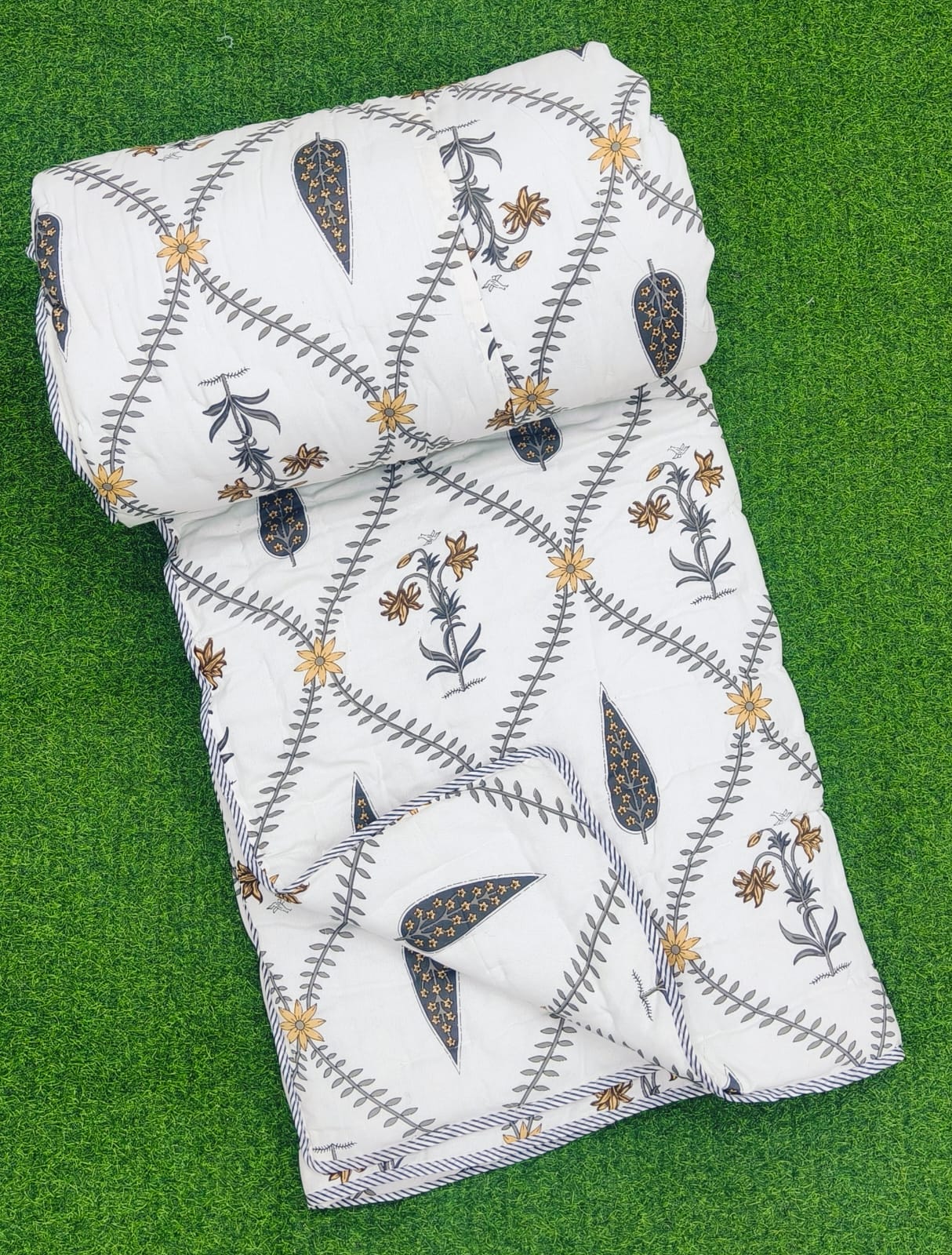 Pure cotton reversible and washable double razai (90x100 inches)