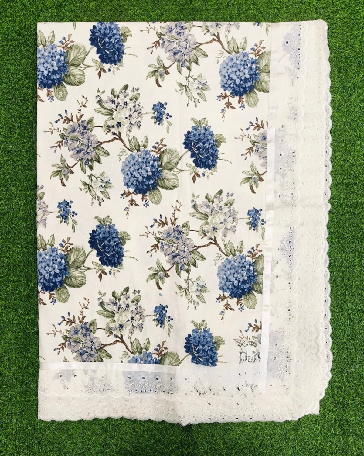 Pure cotton laced table covers for 4 and 6 seater dining tables