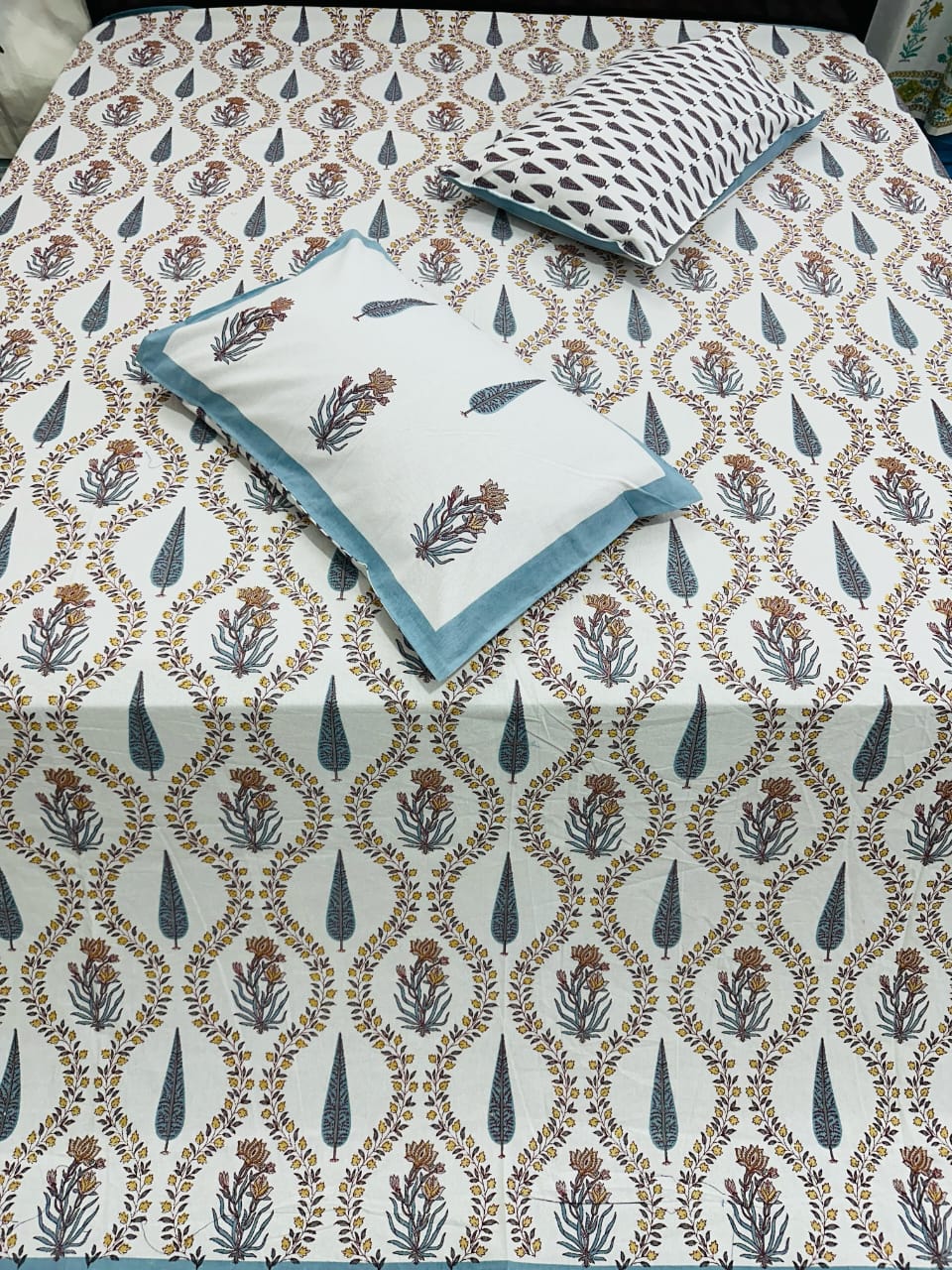 Pure cotton king size bedsheet 100x108 inches with 2 pillow covers