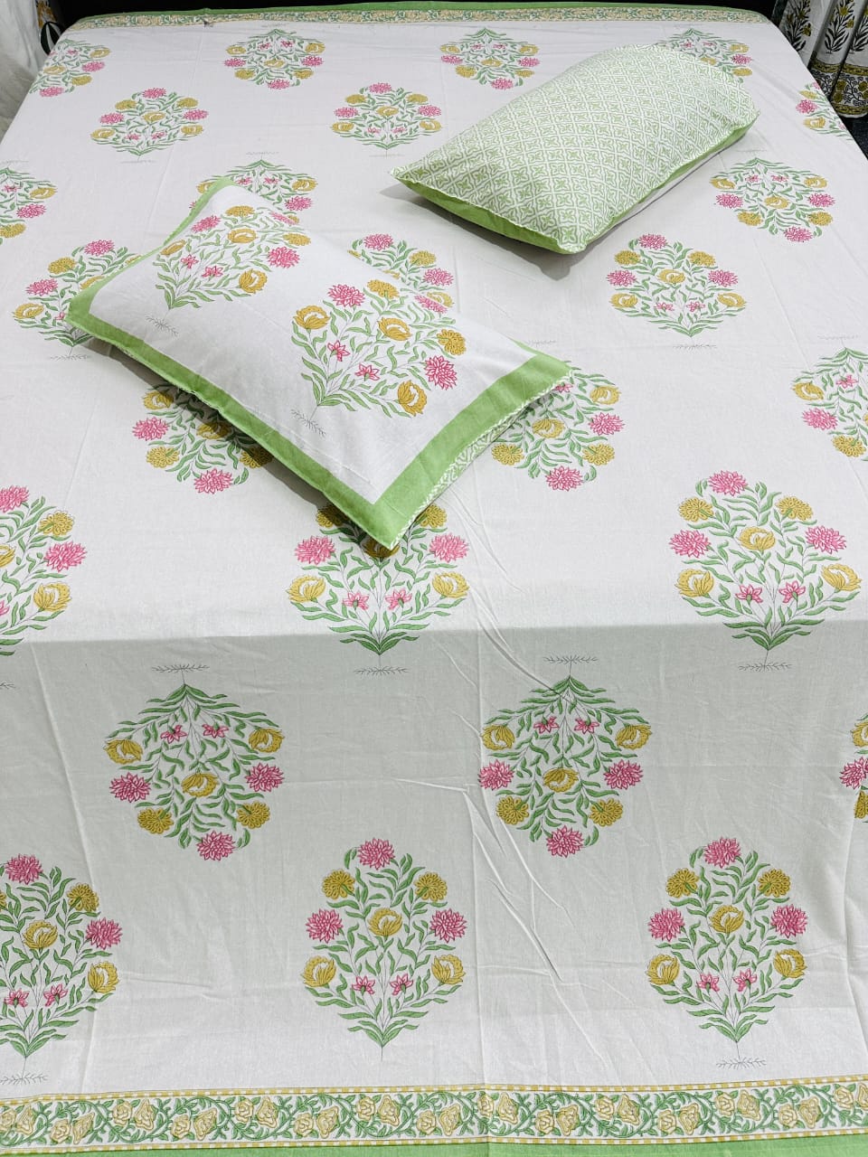 Pure cotton king size bedsheet 100x108 inches with 2 pillow covers