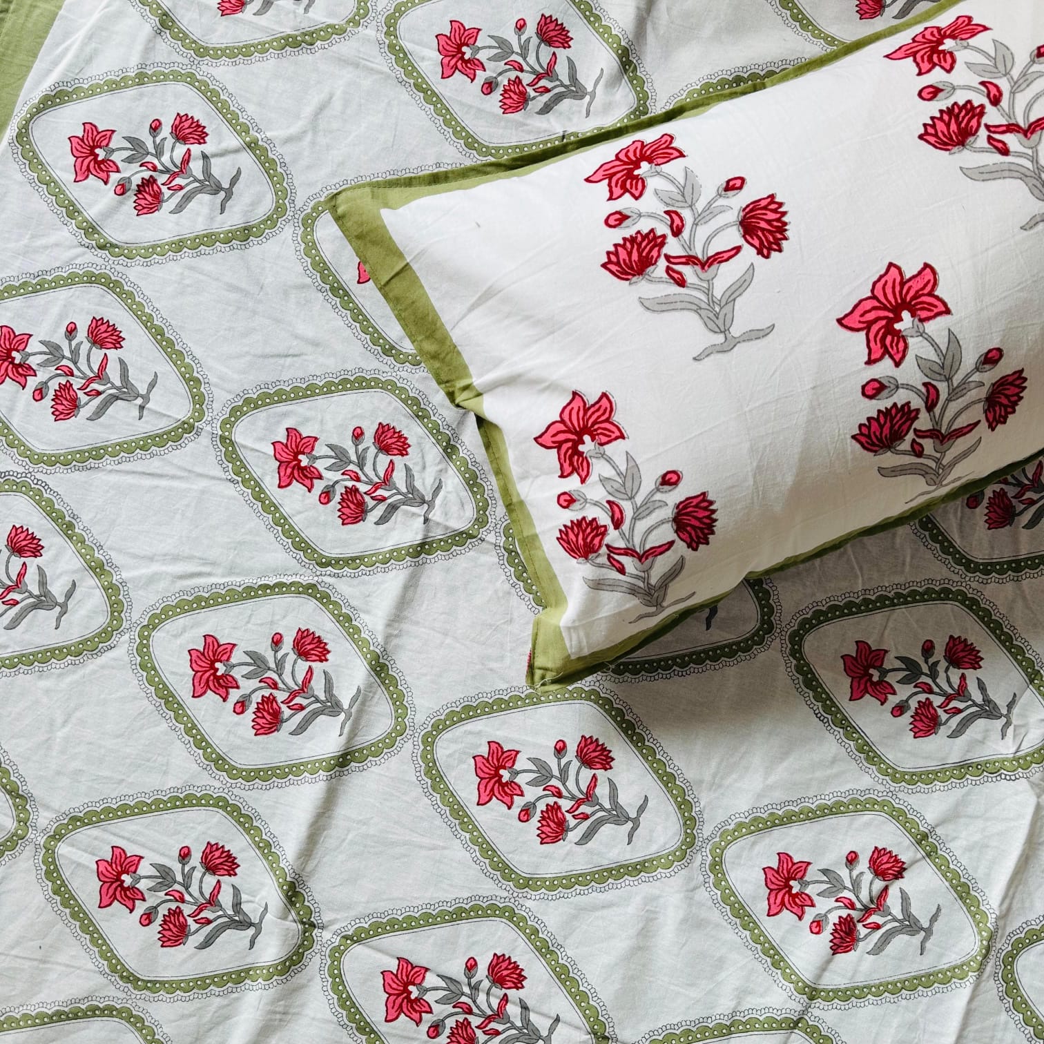 Pure cotton king size bedsheet 100x108 inches with 2 pillow covers