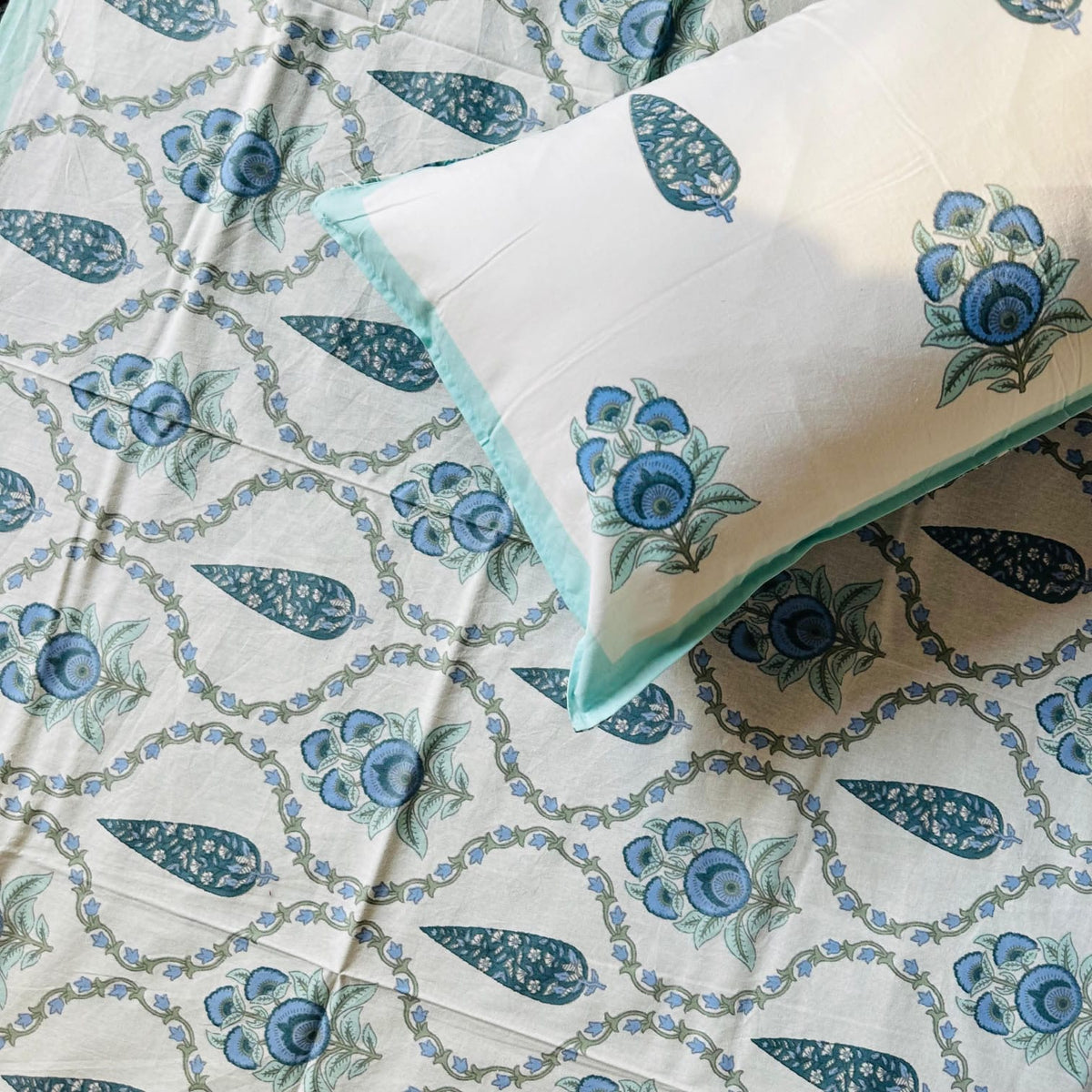 Pure cotton handblock printed king size bedsheet with 2 pillow covers (100x108 inches)