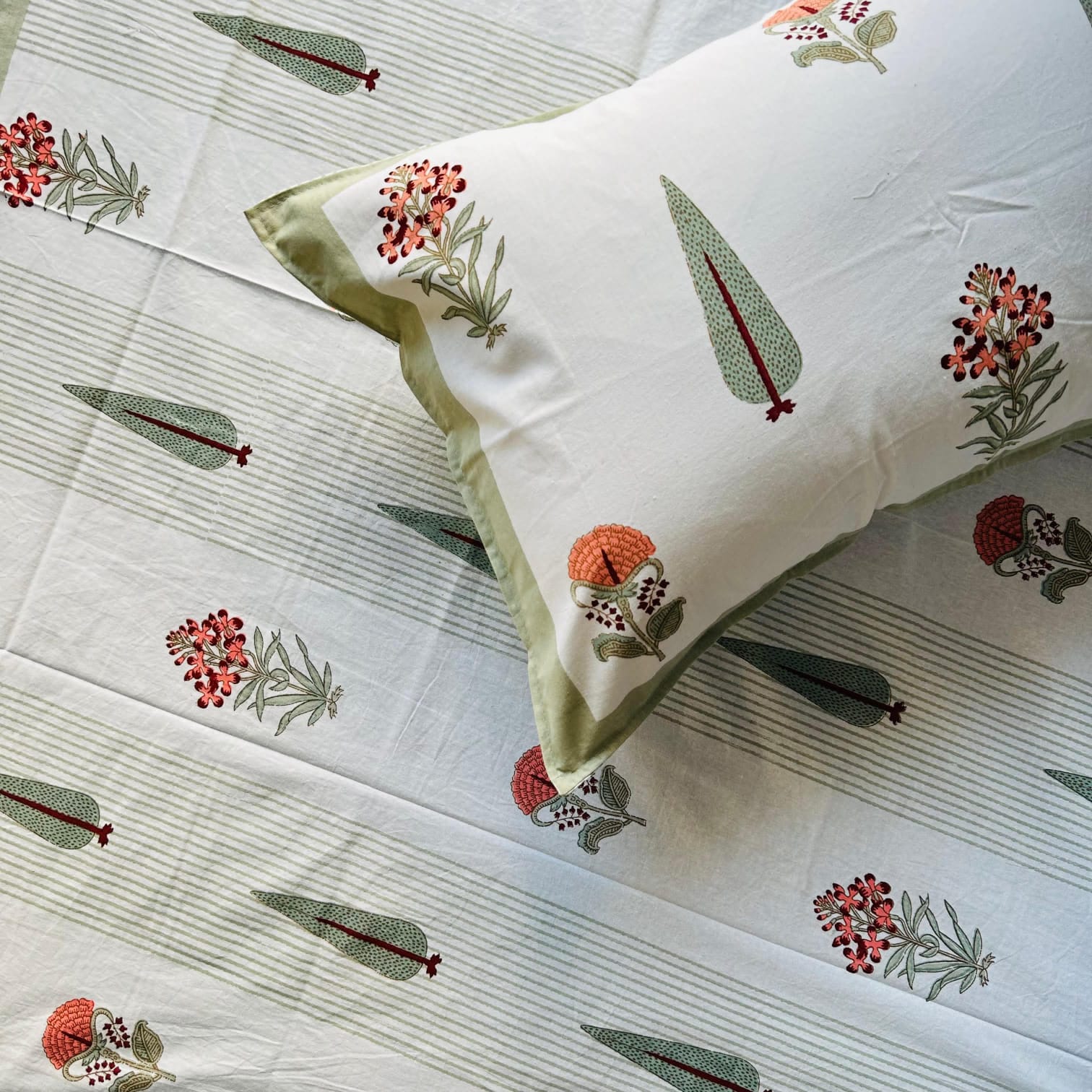 Pure cotton king size bedsheet 100x108 inches with 2 pillow covers