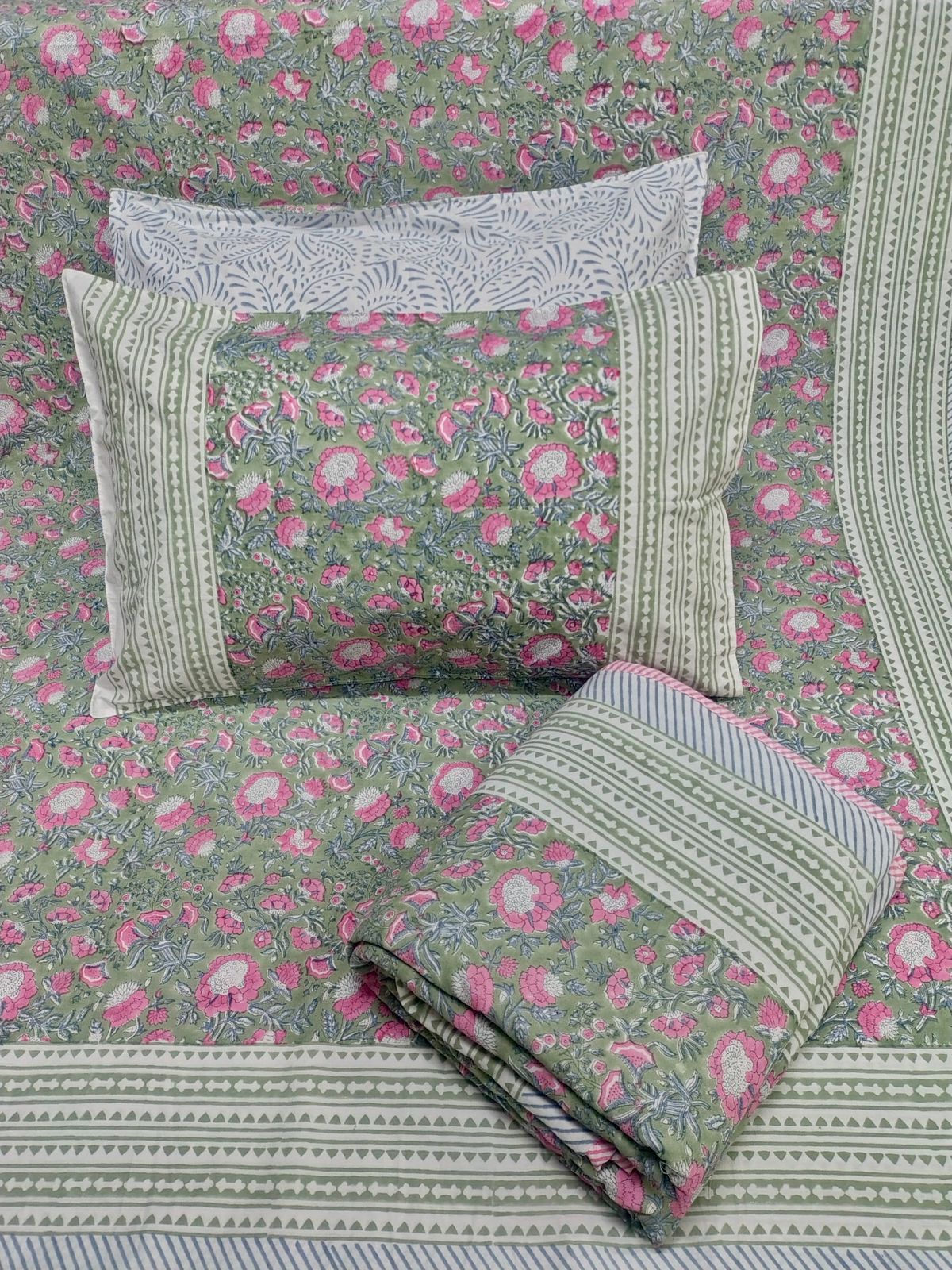 Pure percale cotton hand-block printed super king size bedsheet and dohar combos
