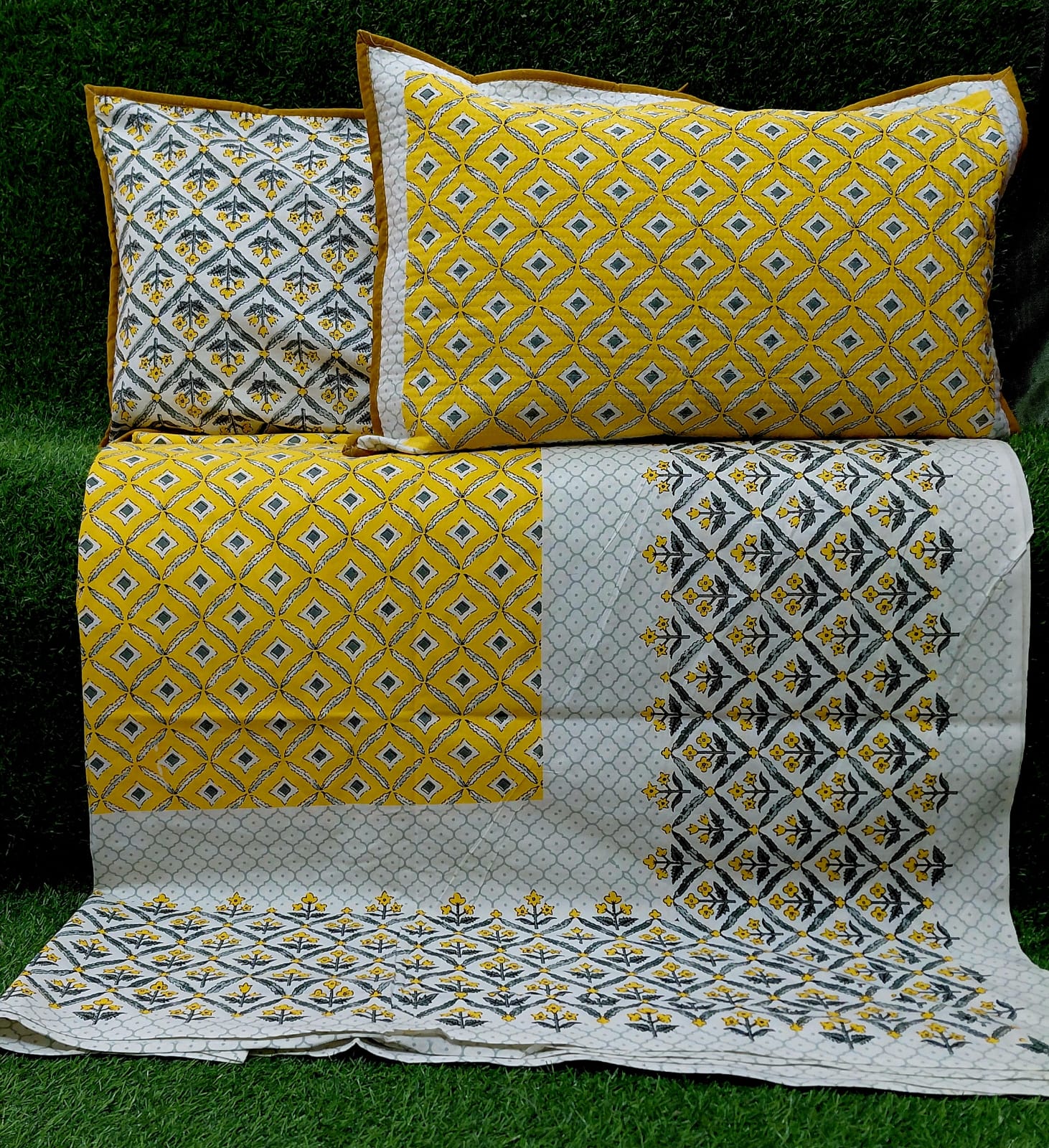 Pure cotton king size bedsheets with 2 quilted pillow covers (100x108 inches)