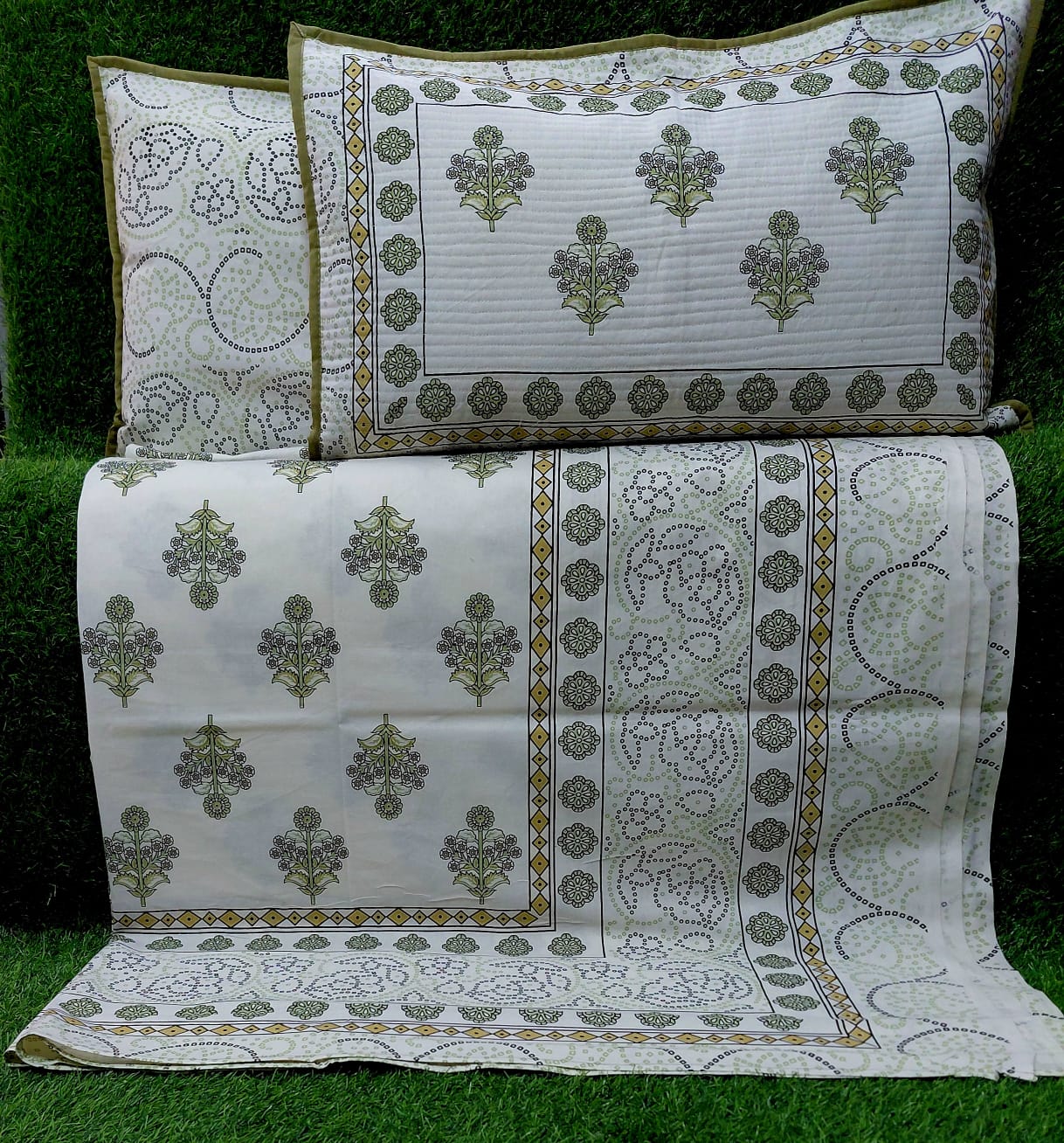 Pure cotton king size bedsheets with 2 quilted pillow covers (100x108 inches)