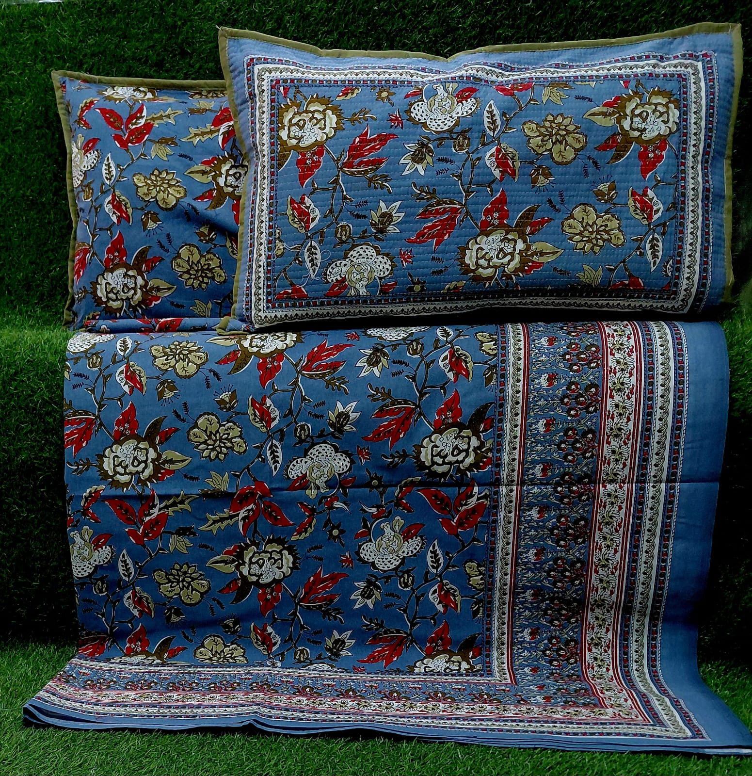 Pure cotton king size bedsheets with 2 quilted pillow covers (100x108 inches)
