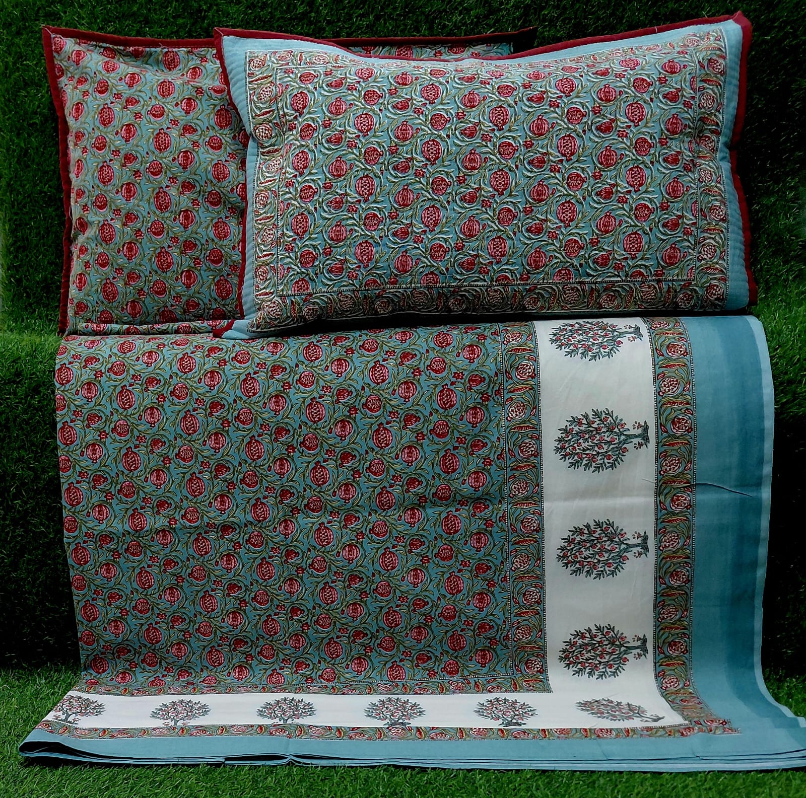 Pure cotton king size bedsheets with 2 quilted pillow covers (100x108 inches)
