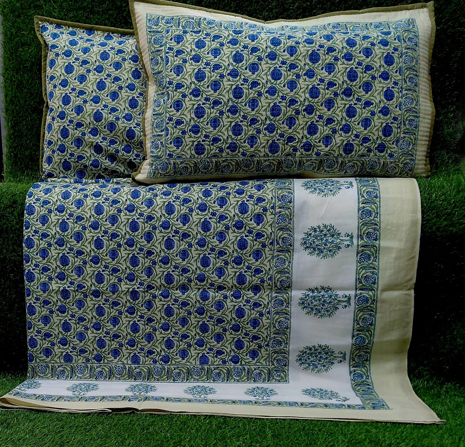 Pure cotton king size bedsheets with 2 quilted pillow covers (100x108 inches)