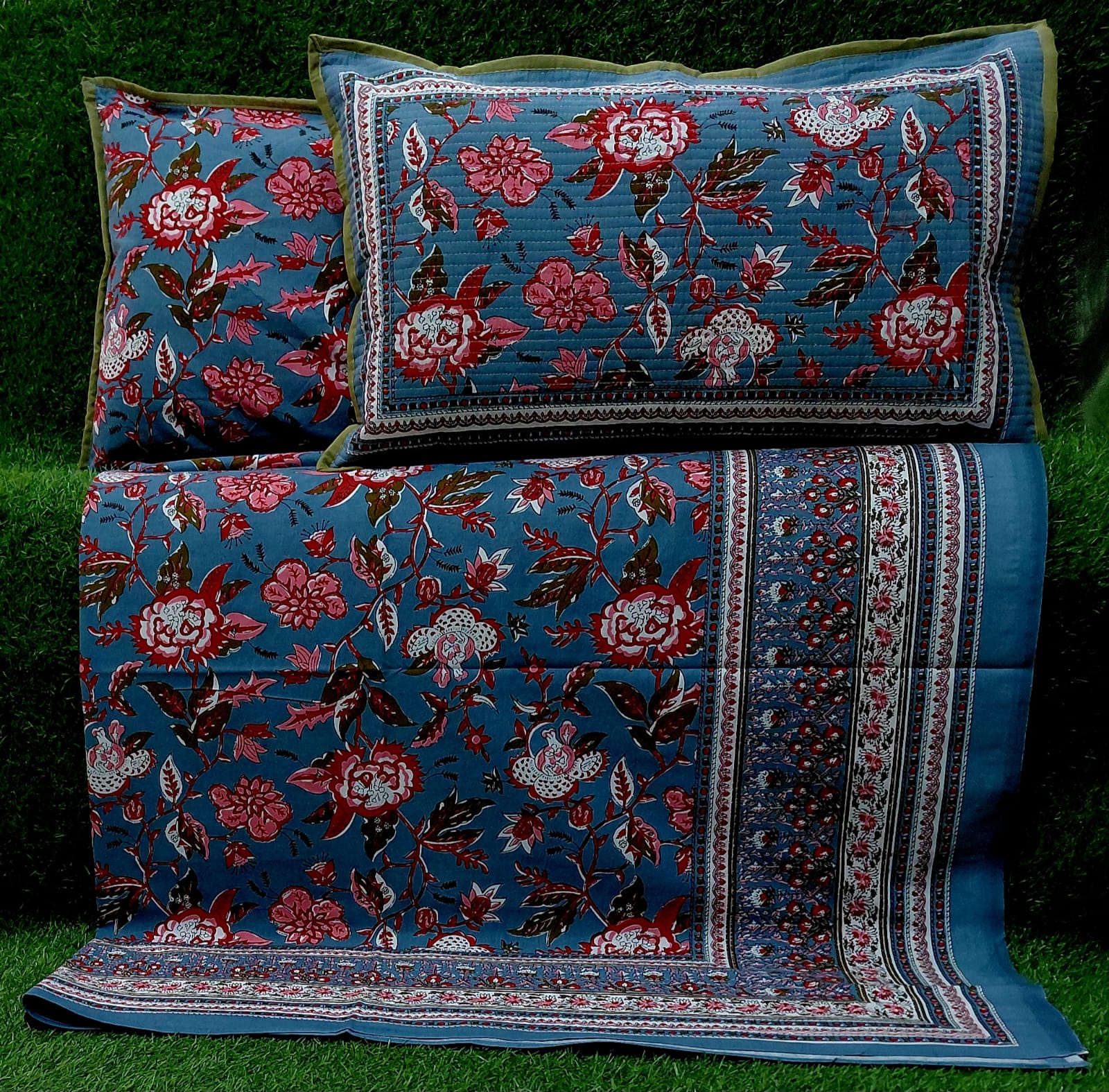 Pure cotton king size bedsheets with 2 quilted pillow covers (100x108 inches)