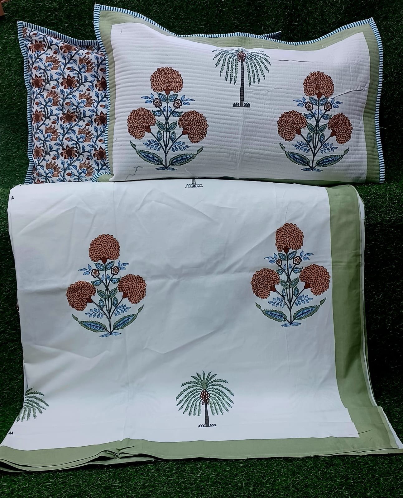 Pure cotton king size bedsheets with 2 quilted pillow covers (100x108 inches)