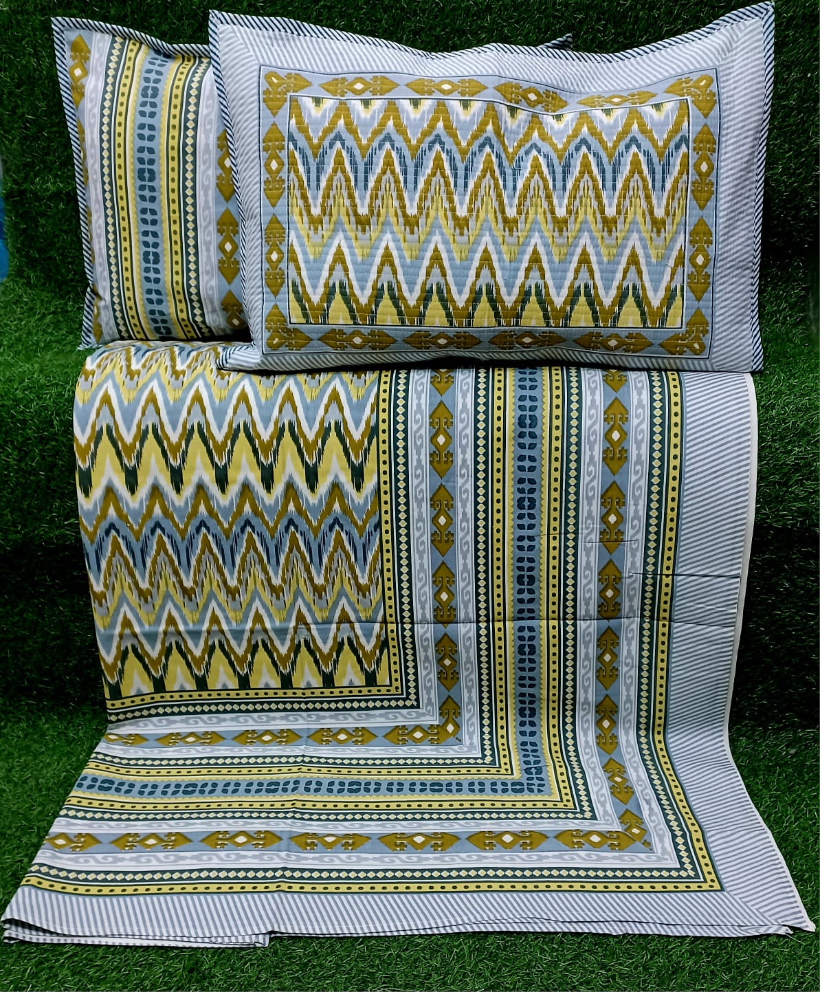 Pure cotton king size bedsheets with 2 quilted pillow covers (100x108 inches)
