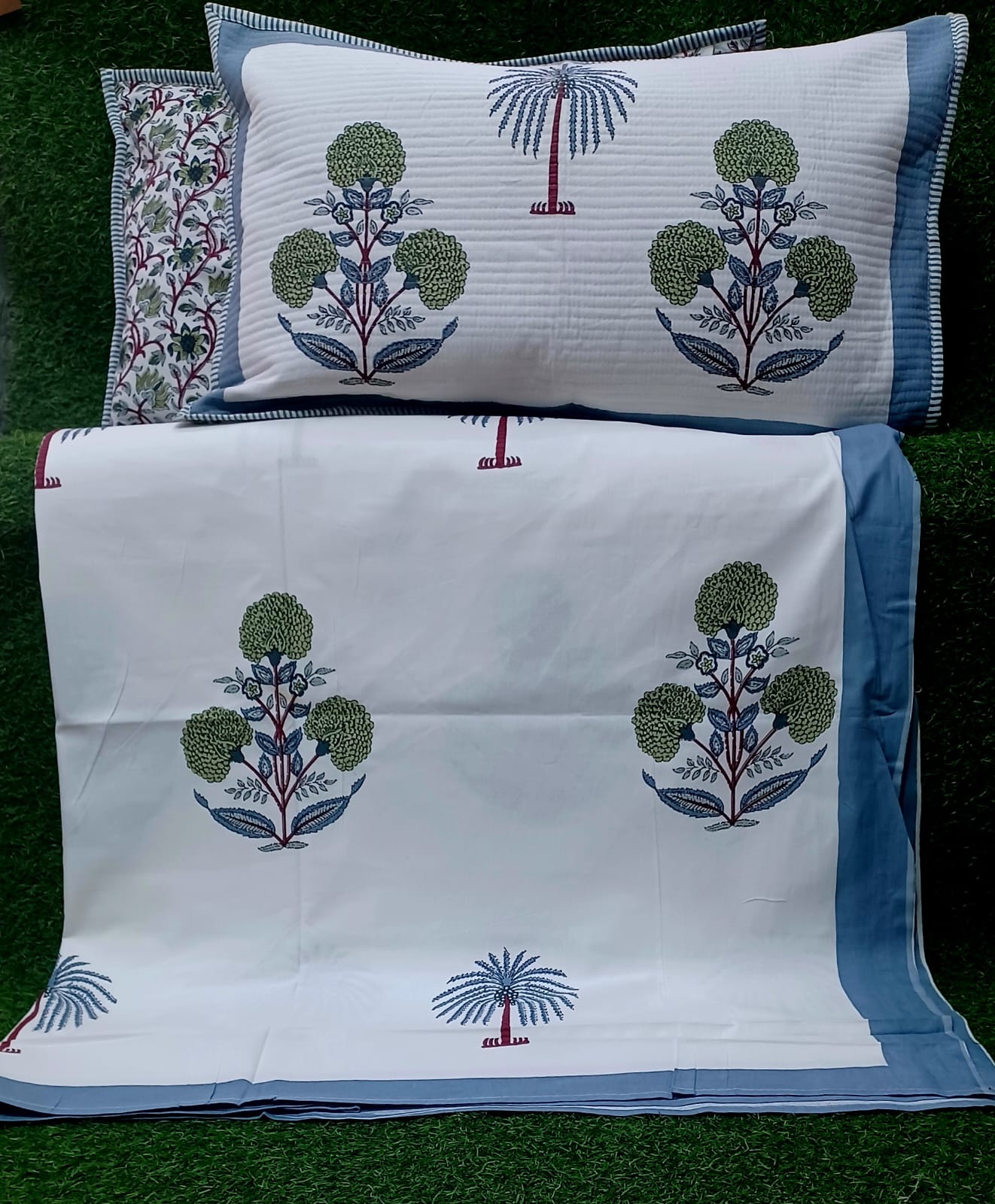 Pure cotton king size bedsheets with 2 quilted pillow covers (100x108 inches)