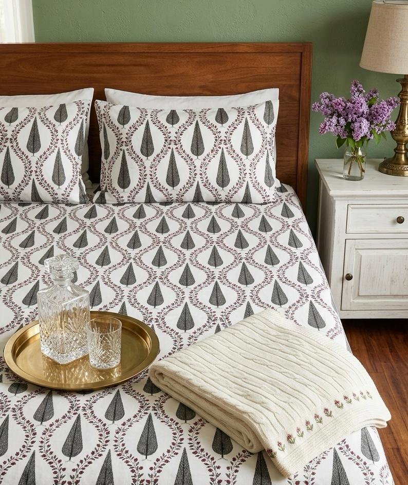 Pure cotton king size bedsheet with two pillow covers 100x108 inches