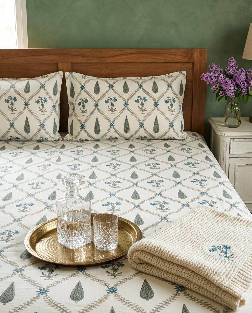 Pure cotton king size bedsheet with two pillow covers 100x108 inches