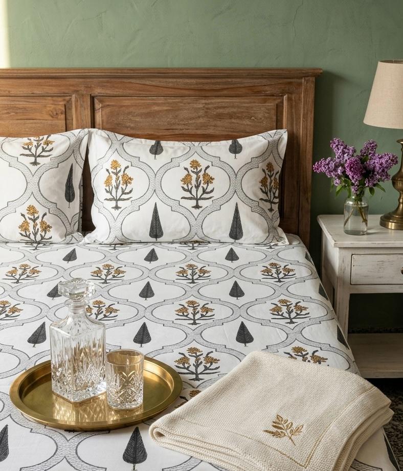 Pure cotton king size bedsheet with two pillow covers 100x108 inches