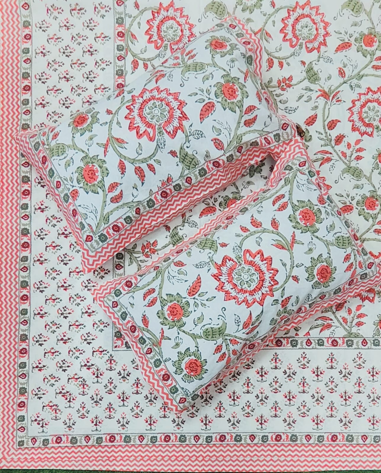 Pure cotton queen size bedsheet with two pillow covers (90x108 inches)