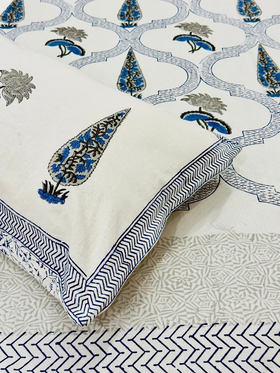 Pure cotton handblock printed king size bedsheet with 2 pillow covers (100x108 inches)