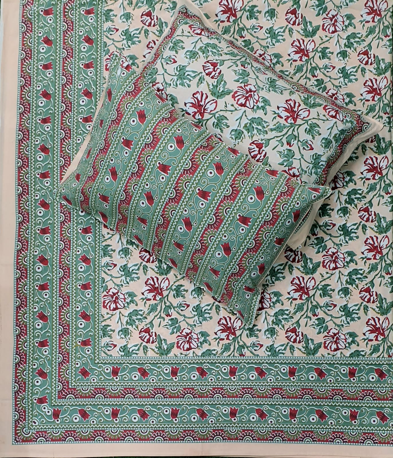 Pure cotton queen size bedsheet with two pillow covers (90x108 inches)