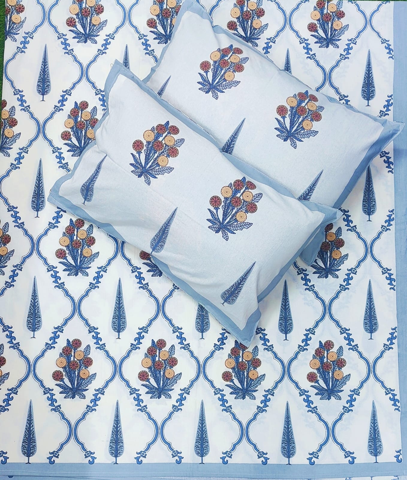 Pure cotton queen size bedsheet with two pillow covers (90x108 inches)